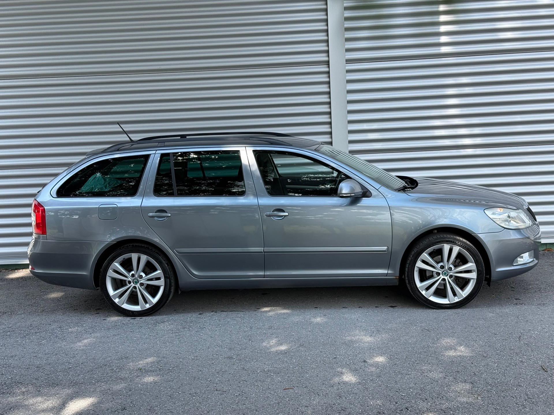 SKODA Octavia Combi 2.0 TDI Ambition 4x4-image-4