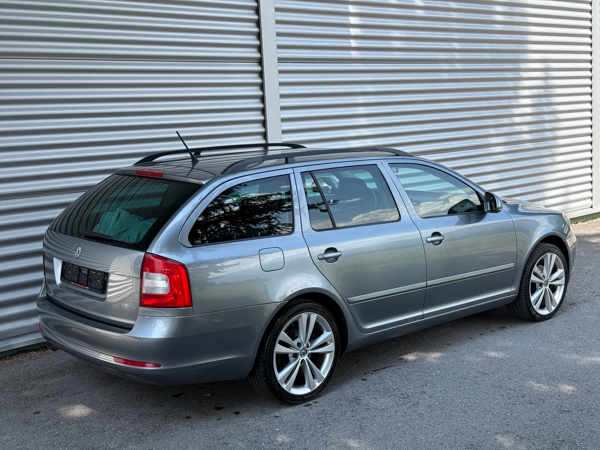 SKODA Octavia Combi 2.0 TDI Ambition 4x4-image-5