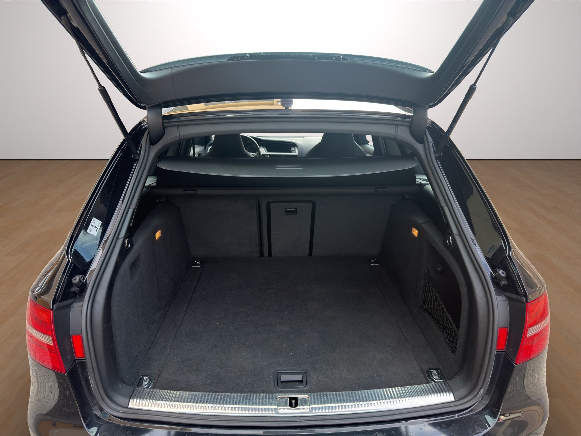 AUDI A4 Avant 3.0 TDI quattro S-tronic-image-14