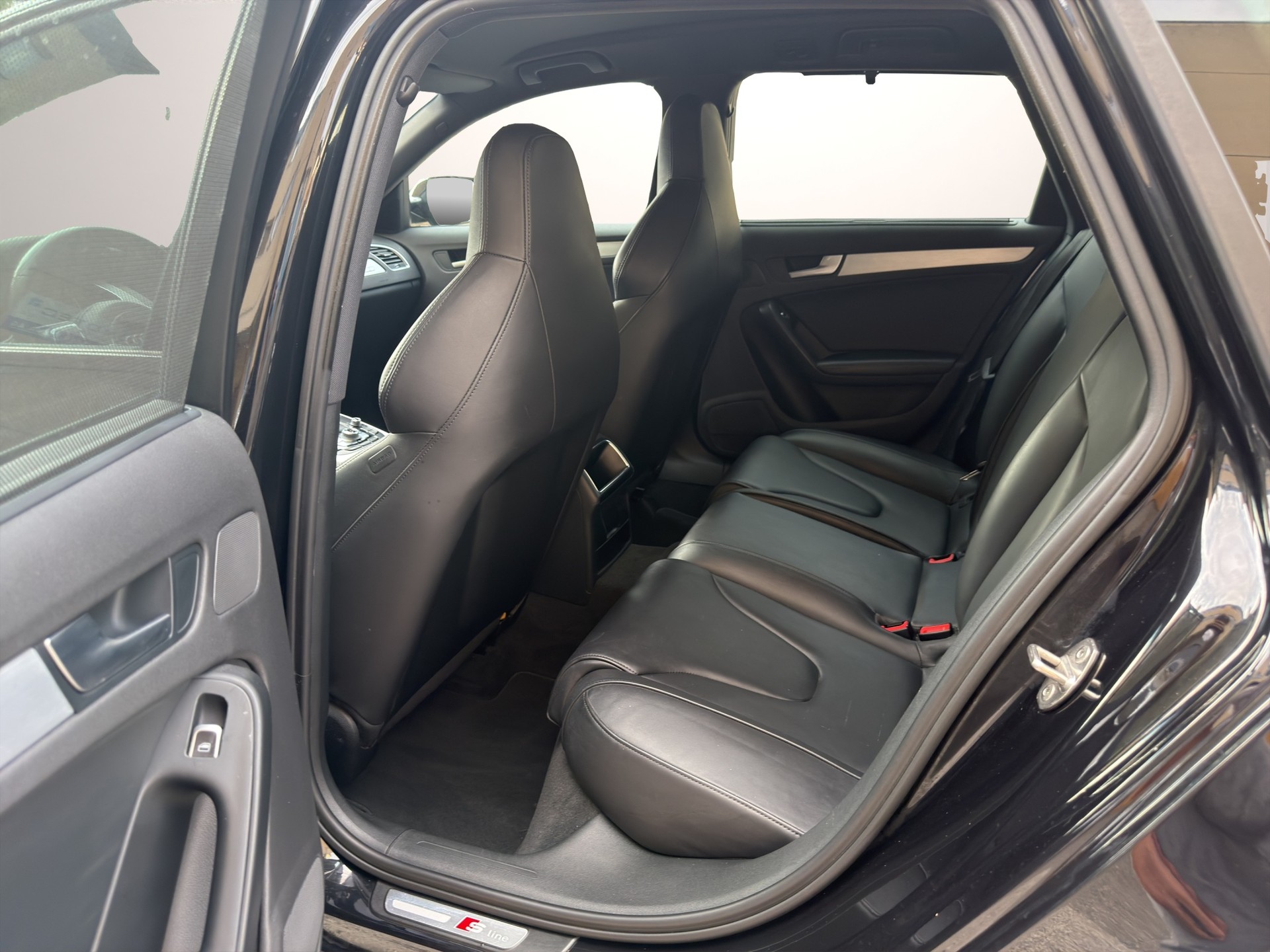 AUDI A4 Avant 3.0 TDI quattro S-tronic-image-11
