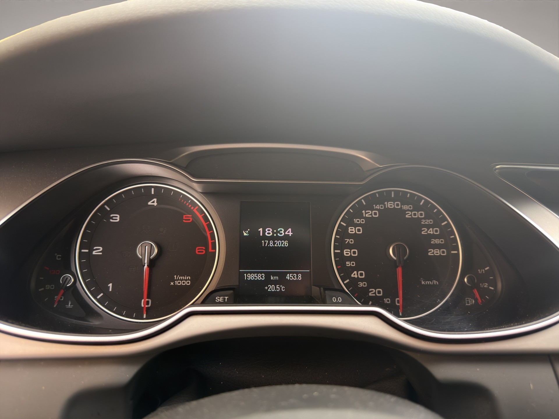 AUDI A4 Avant 3.0 TDI quattro S-tronic-image-10