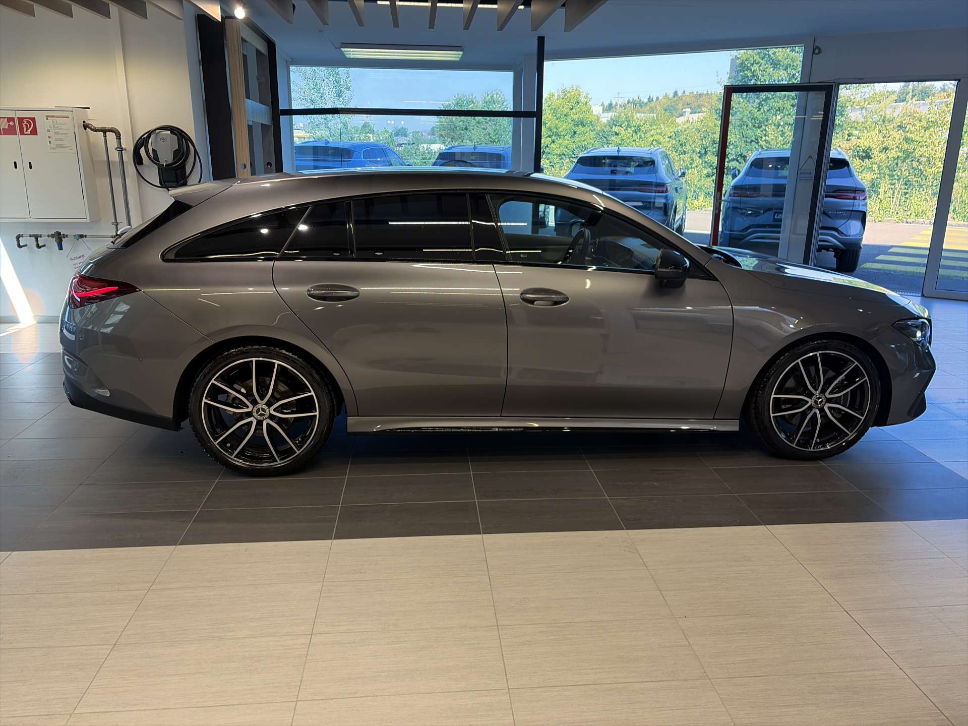MERCEDES-BENZ CLA Shooting Brake 200 AMG Line Advanced Plus DCT-Automat-image-13