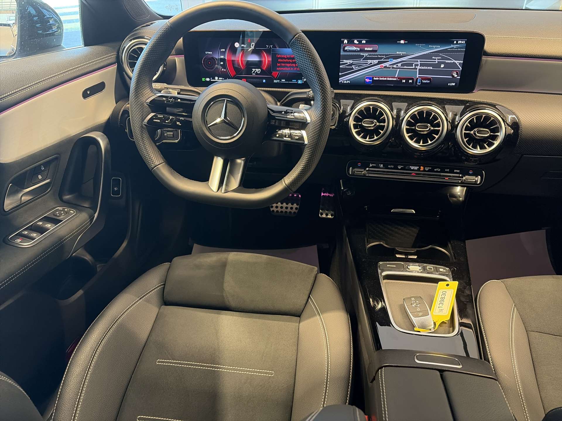 MERCEDES-BENZ CLA Shooting Brake 200 AMG Line Advanced Plus DCT-Automat-image-4