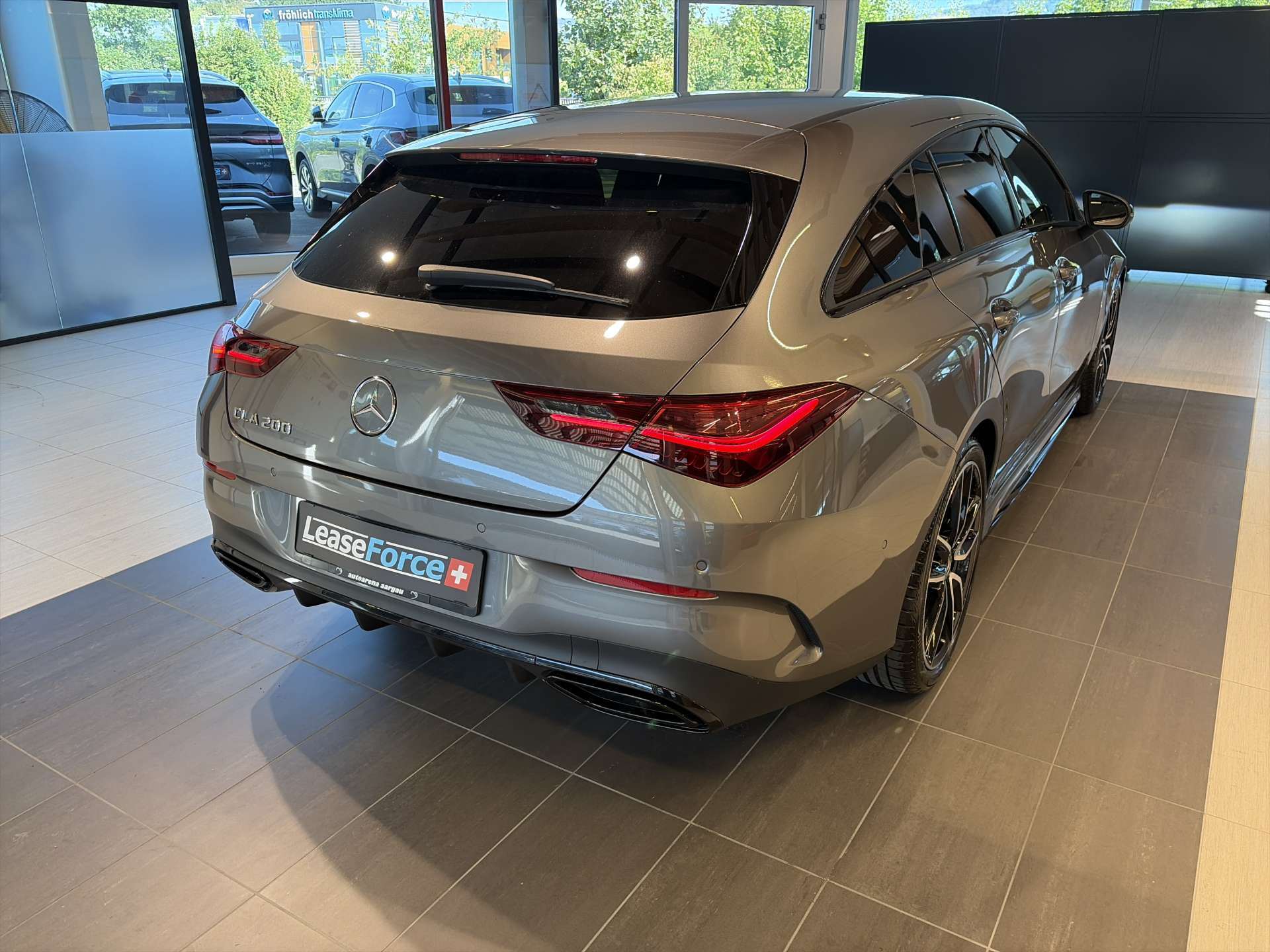 MERCEDES-BENZ CLA Shooting Brake 200 AMG Line Advanced Plus DCT-Automat-image-2
