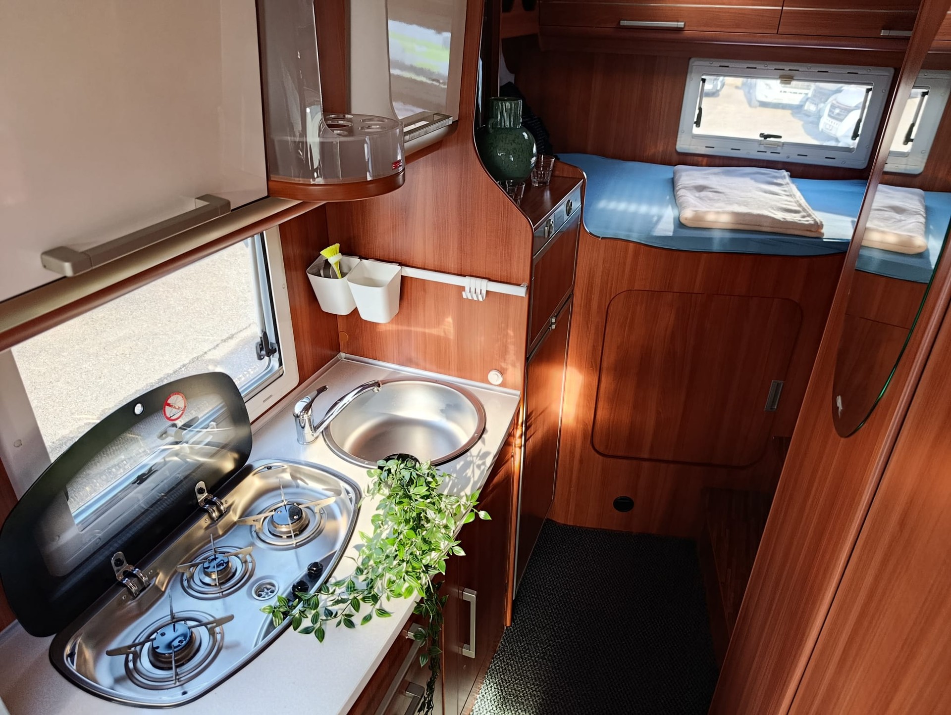 LAIKA X 700***Laika X700 Alkoven ist der absolute Traum für Familien und alle, die richtig viel Platz brauchen***-image-12