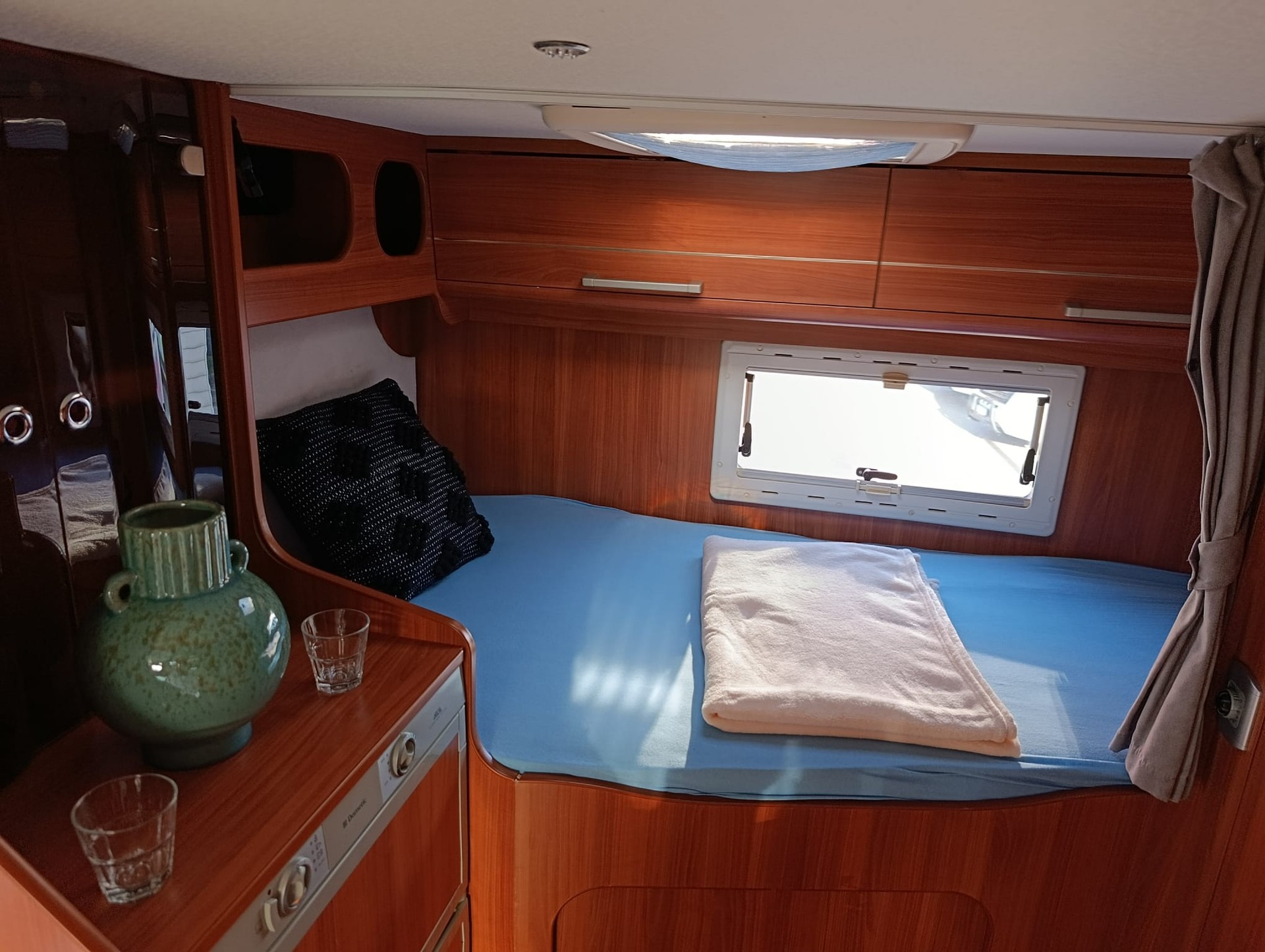 LAIKA X 700***Laika X700 Alkoven ist der absolute Traum für Familien und alle, die richtig viel Platz brauchen***-image-17