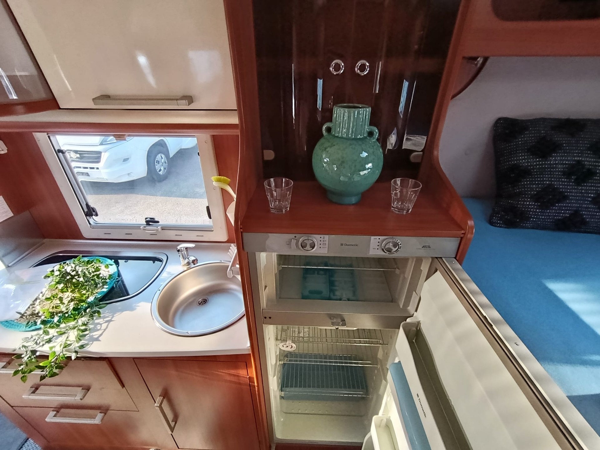 LAIKA X 700***Laika X700 Alkoven ist der absolute Traum für Familien und alle, die richtig viel Platz brauchen***-image-13