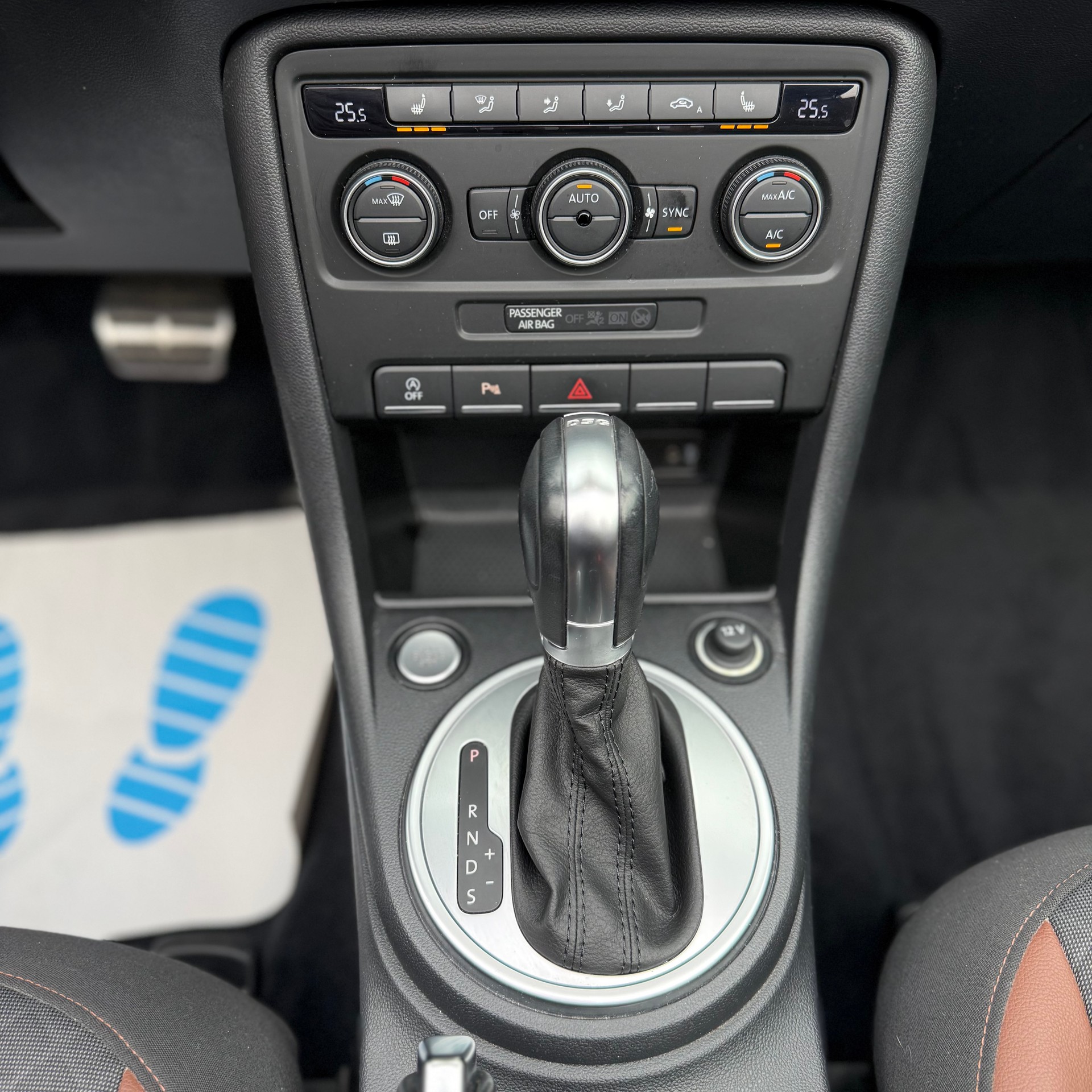 VW Beetle Cabrio 1.2 TSI BMT Allstar DSG-image-11