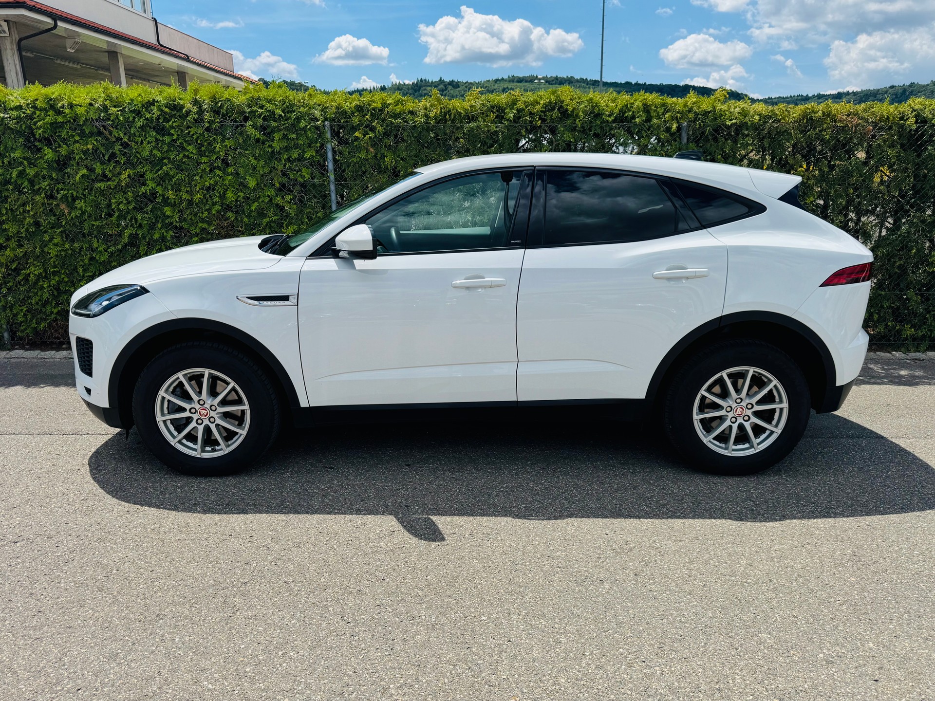 JAGUAR E-Pace 2.0d D150 AWD Automatik-image-6