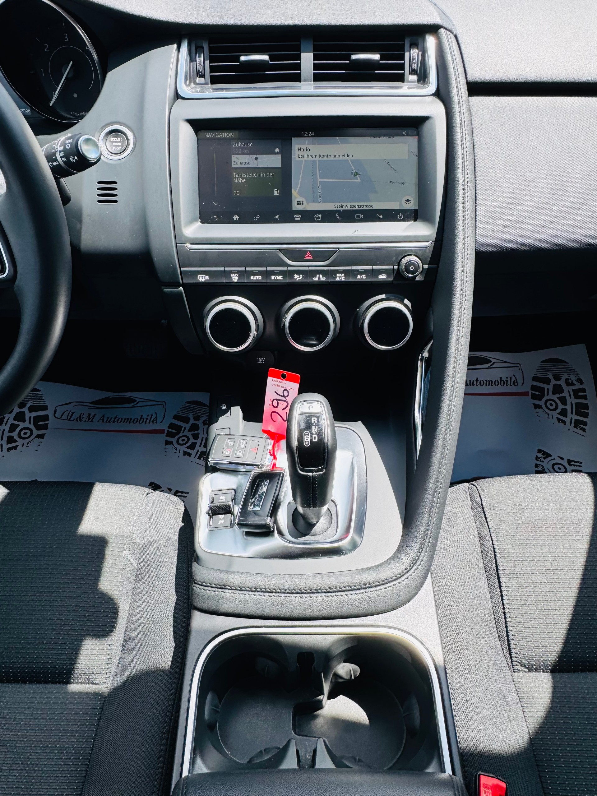 JAGUAR E-Pace 2.0d D150 AWD Automatik-image-9