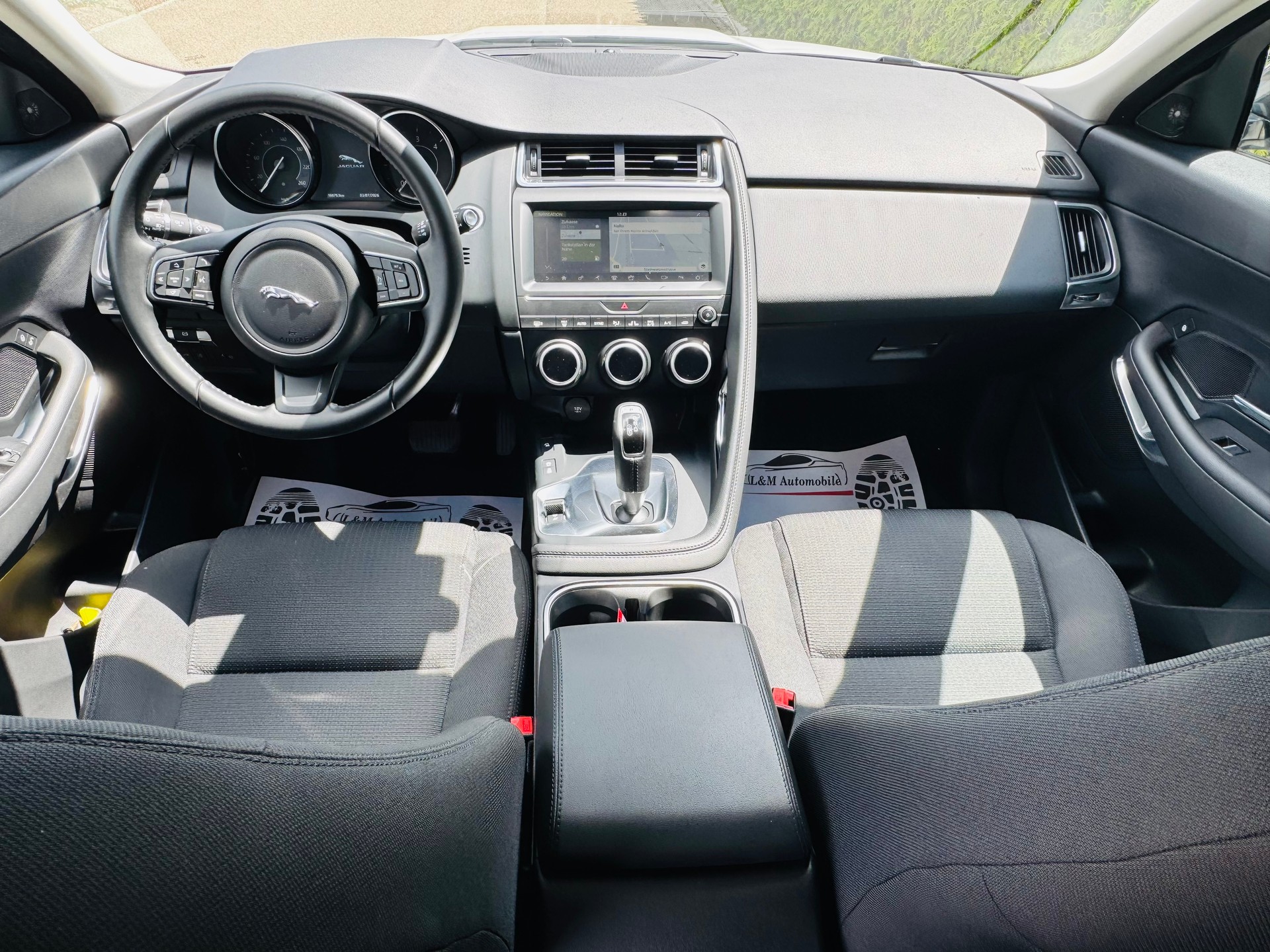 JAGUAR E-Pace 2.0d D150 AWD Automatik-image-8