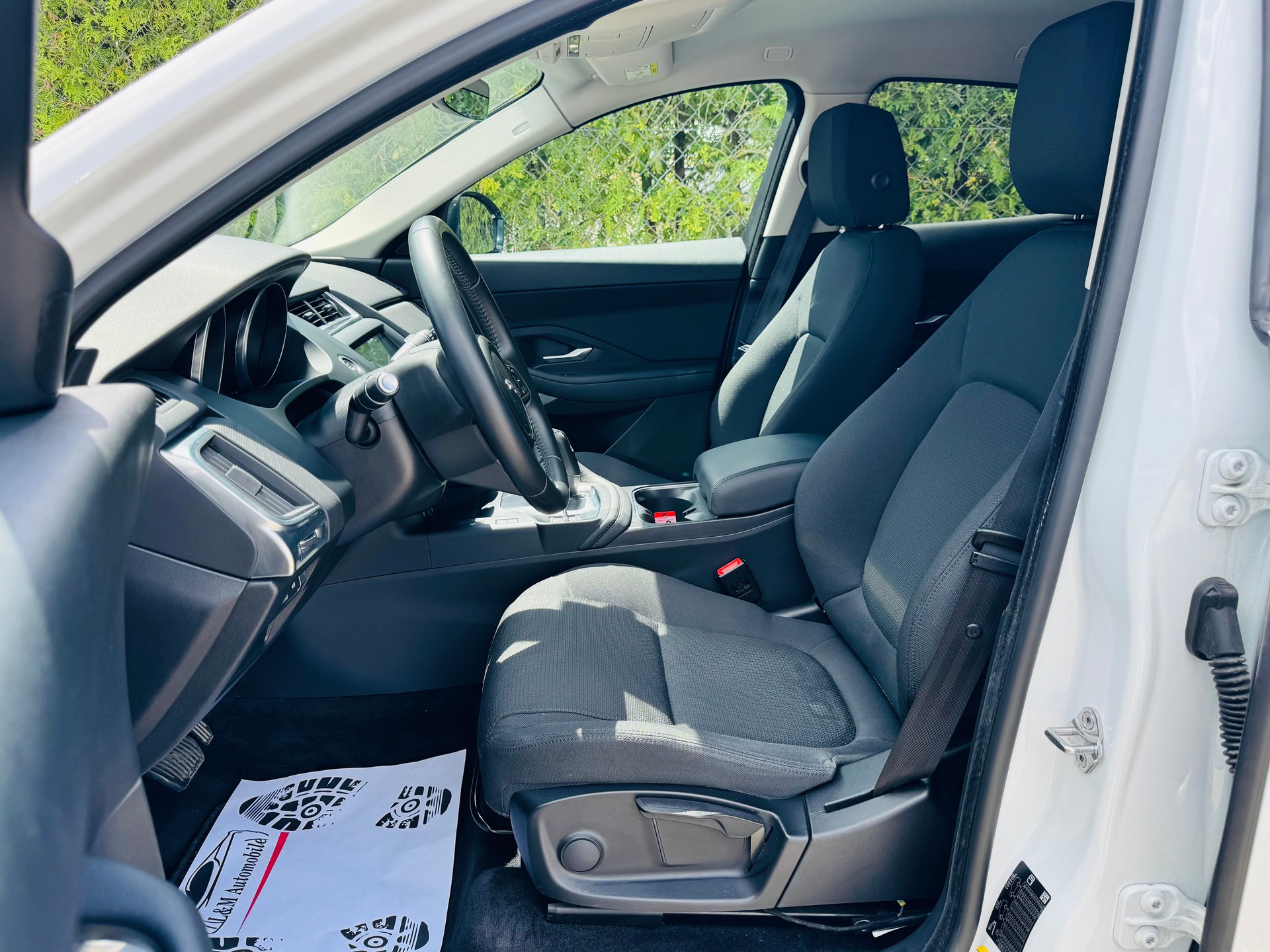 JAGUAR E-Pace 2.0d D150 AWD Automatik-image-10