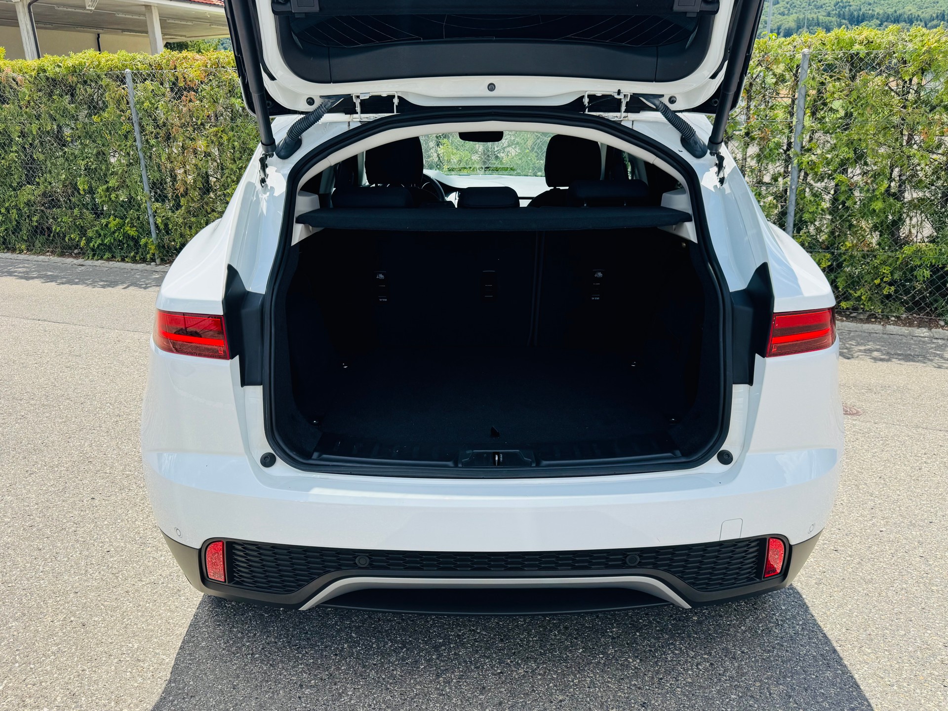 JAGUAR E-Pace 2.0d D150 AWD Automatik-image-14