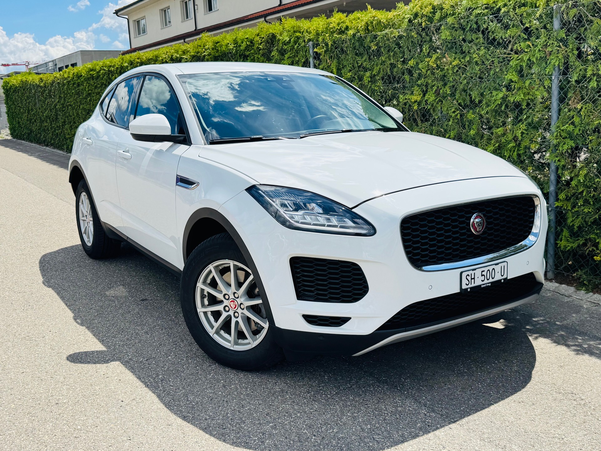 JAGUAR E-Pace 2.0d D150 AWD Automatik-image-0