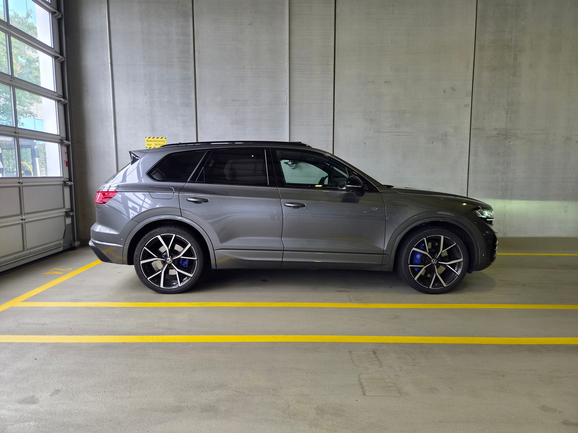 VW 3.0 V6 TSI PHEV R-image-0