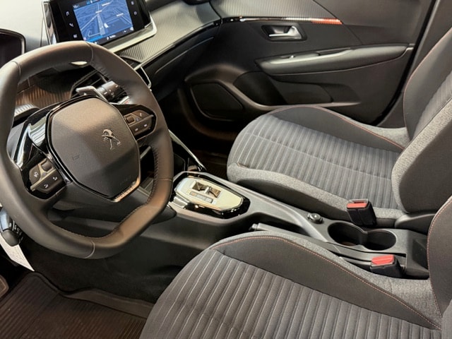 PEUGEOT 208 1.2 PureTech Active Pack EAT8-image-7