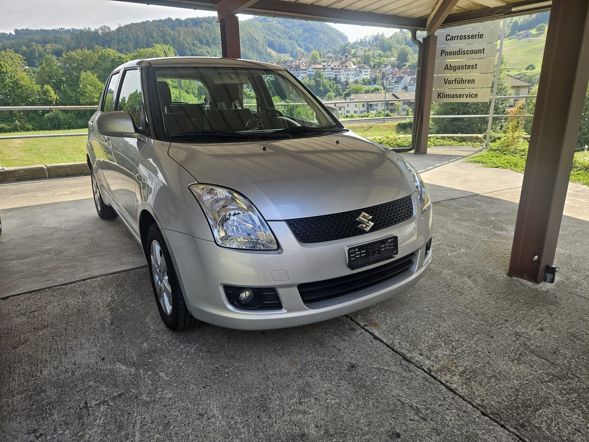 SUZUKI Swift 1.3i 16V GL Top Piz Sulai LE 4x4-image-1