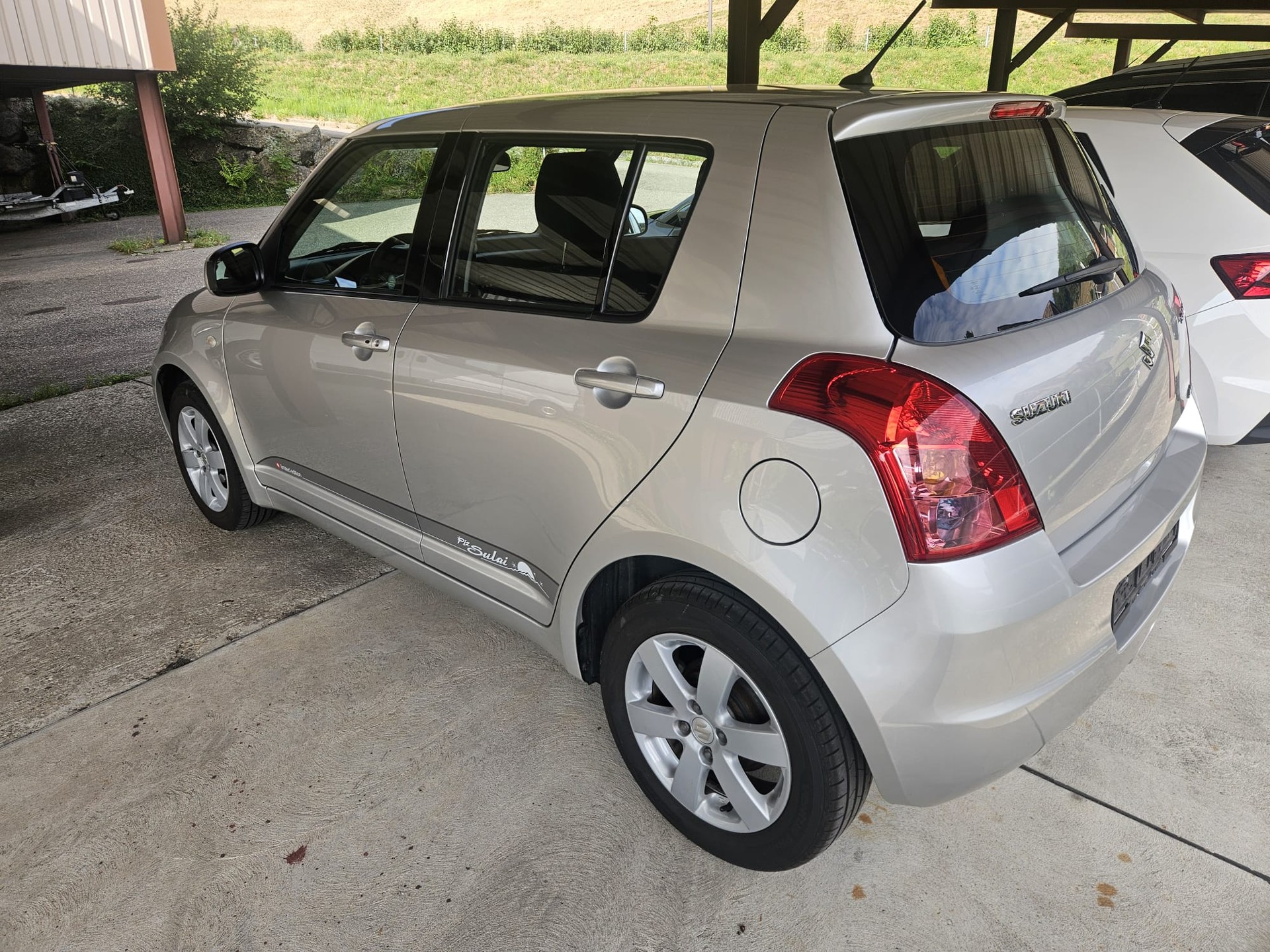 SUZUKI Swift 1.3i 16V GL Top Piz Sulai LE 4x4-image-2