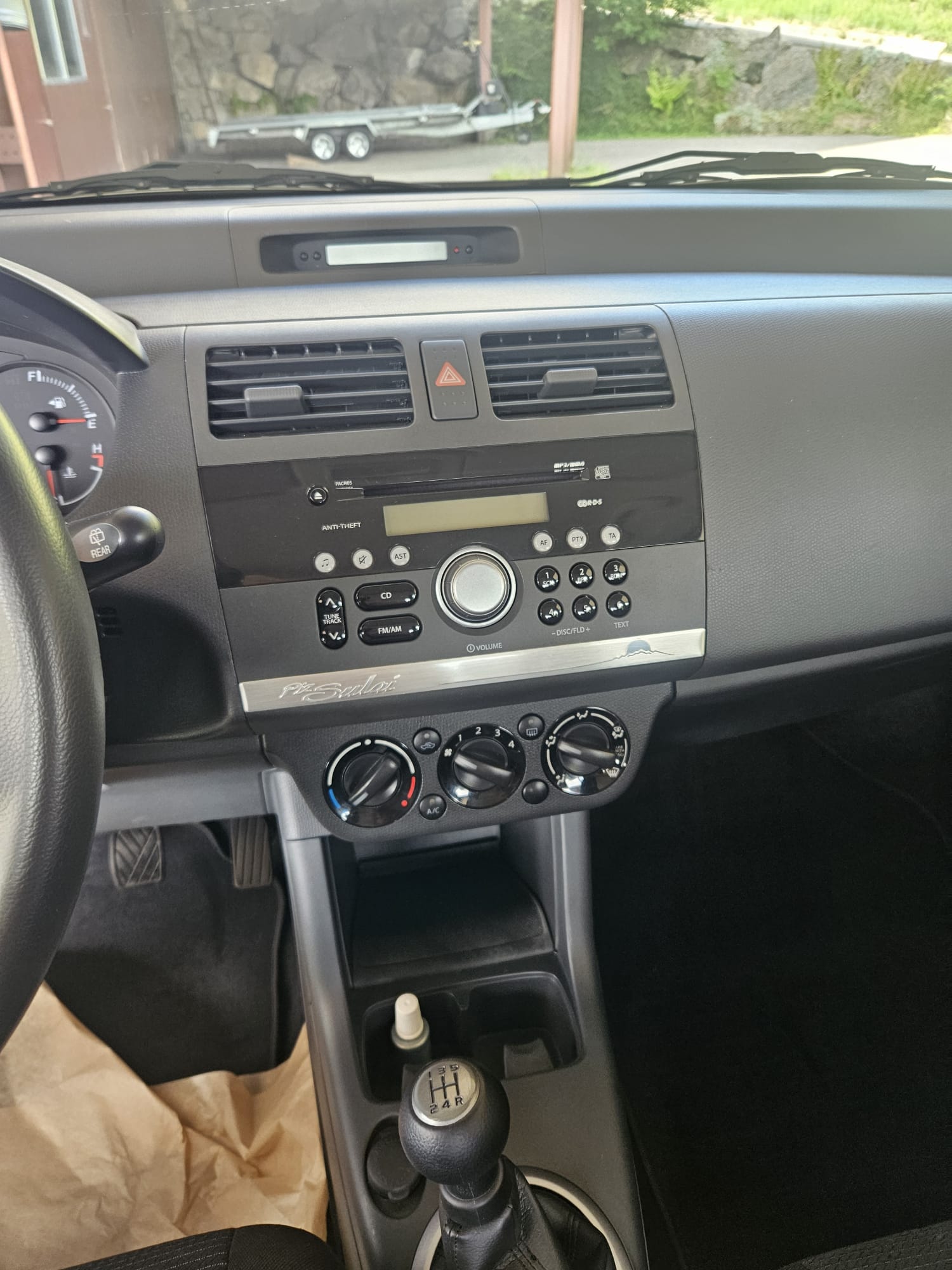SUZUKI Swift 1.3i 16V GL Top Piz Sulai LE 4x4-image-5