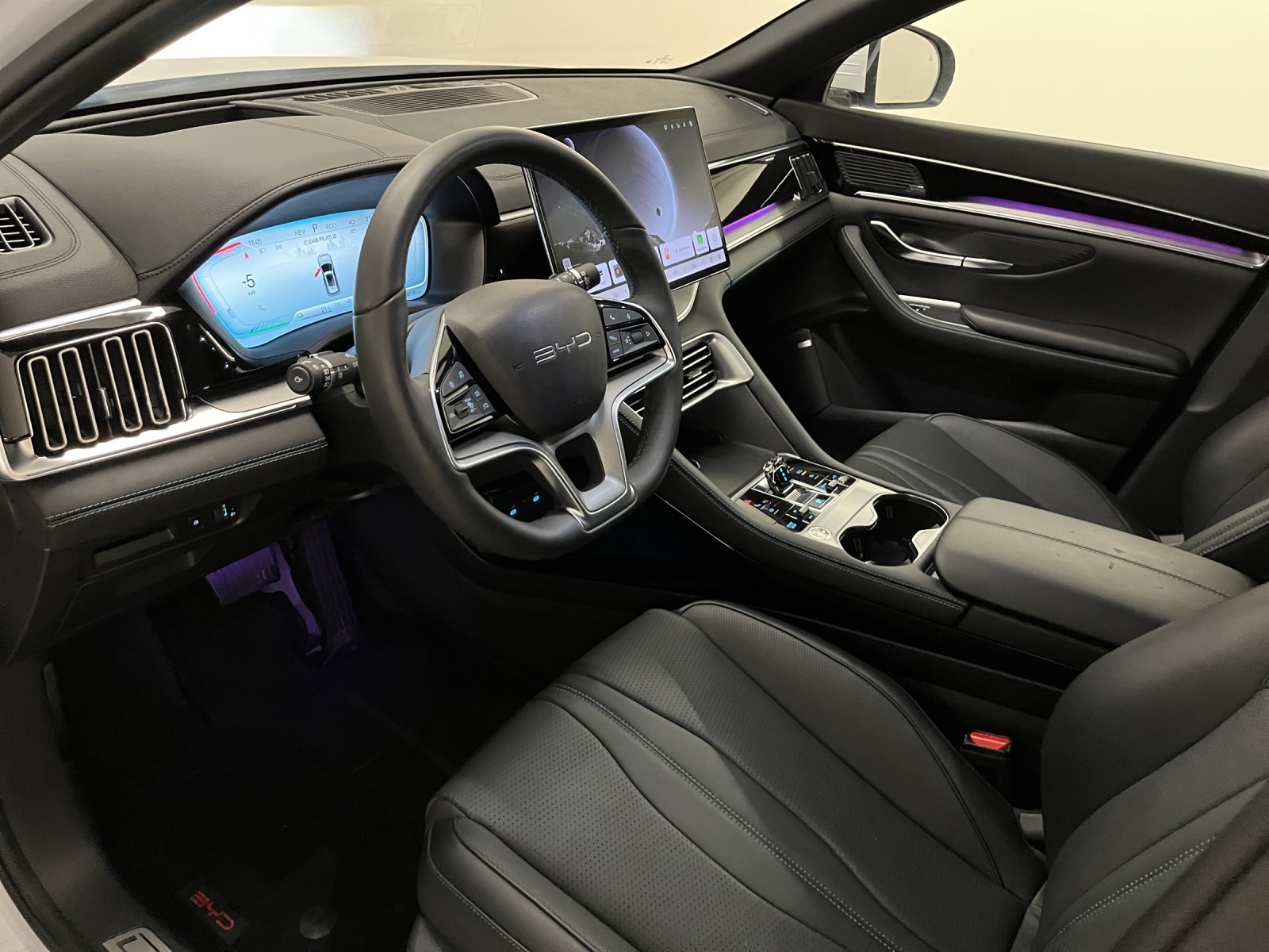 BYD Seal U DM-i Design AWD-image-7
