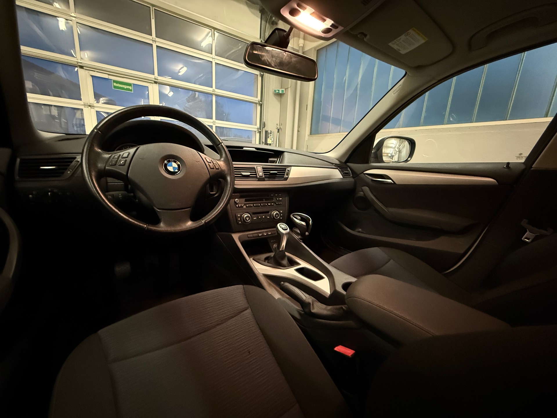 BMW X1 xDrive 18d-image-12
