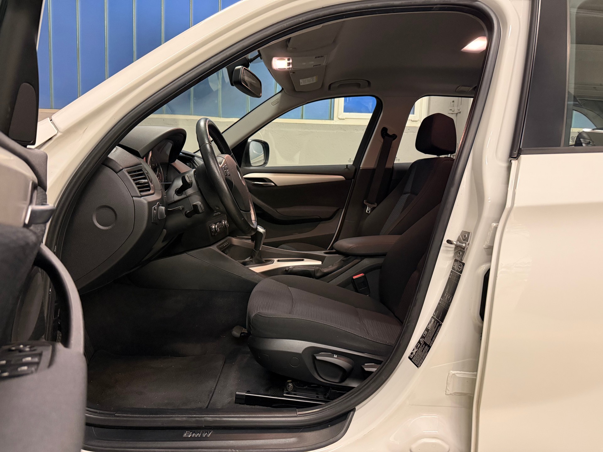 BMW X1 xDrive 18d-image-9