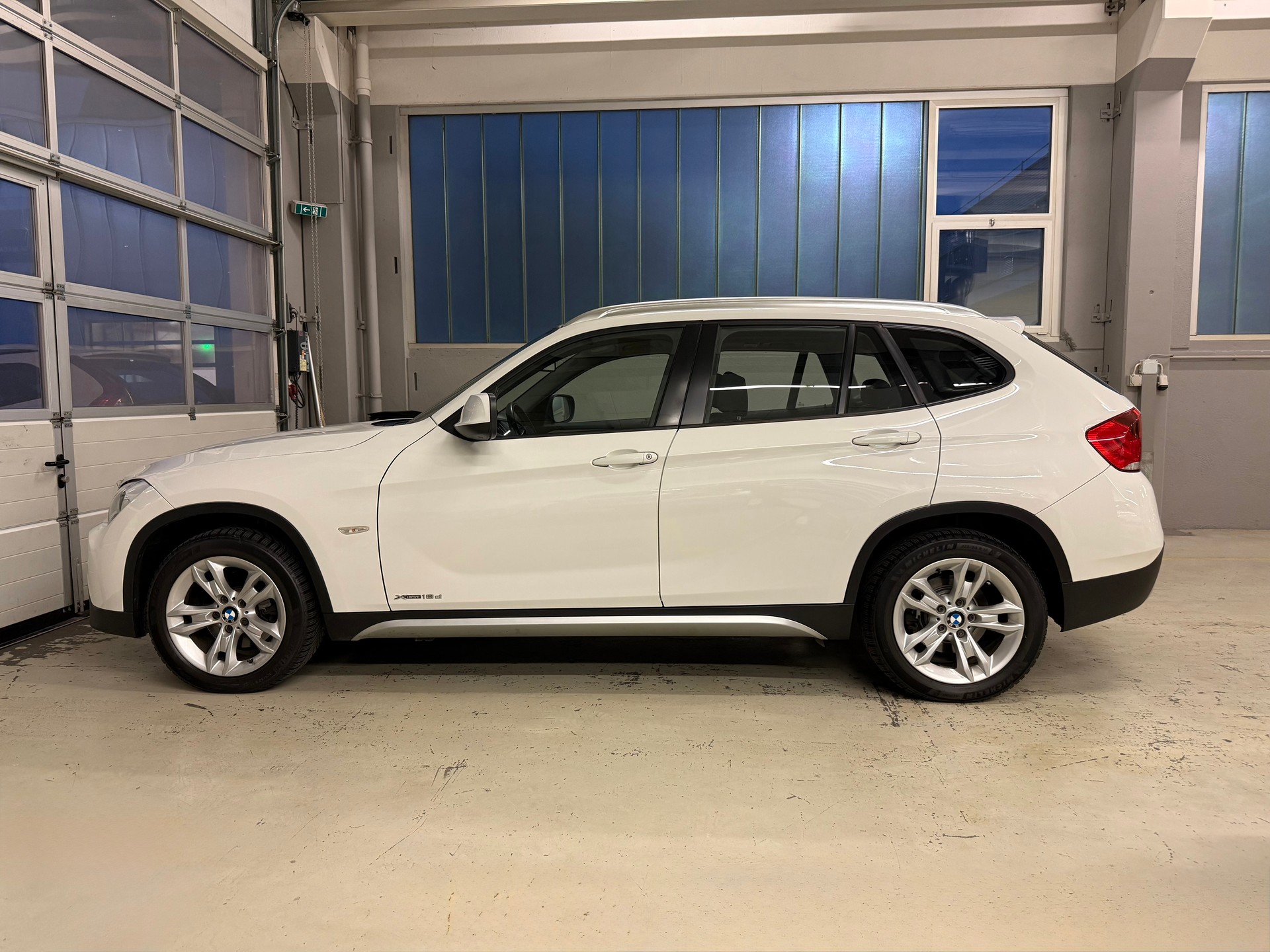BMW X1 xDrive 18d-image-4