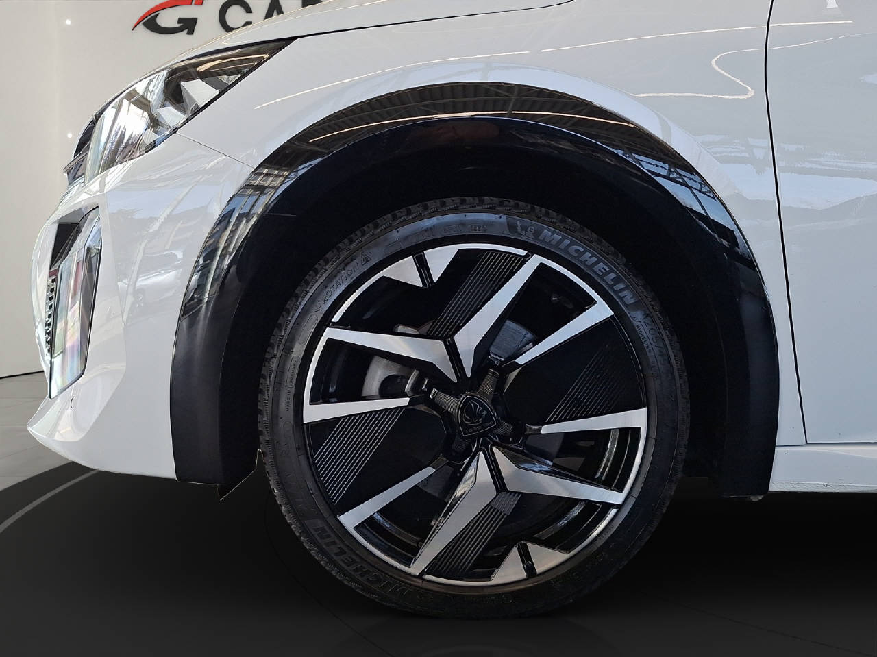 PEUGEOT 208 1.2 Hybrid 145 PS GT-image-3