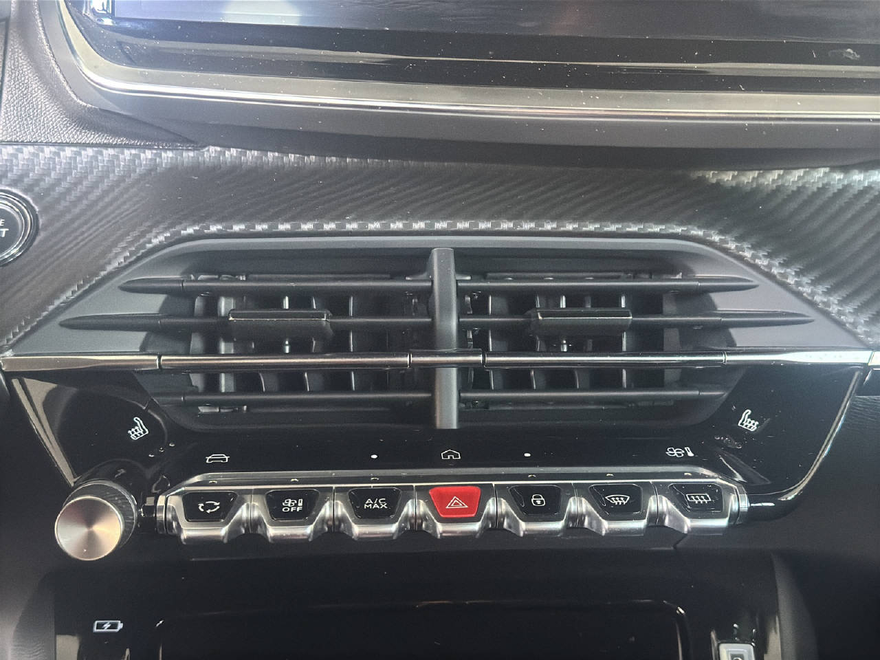 PEUGEOT 208 1.2 Hybrid 145 PS GT-image-16