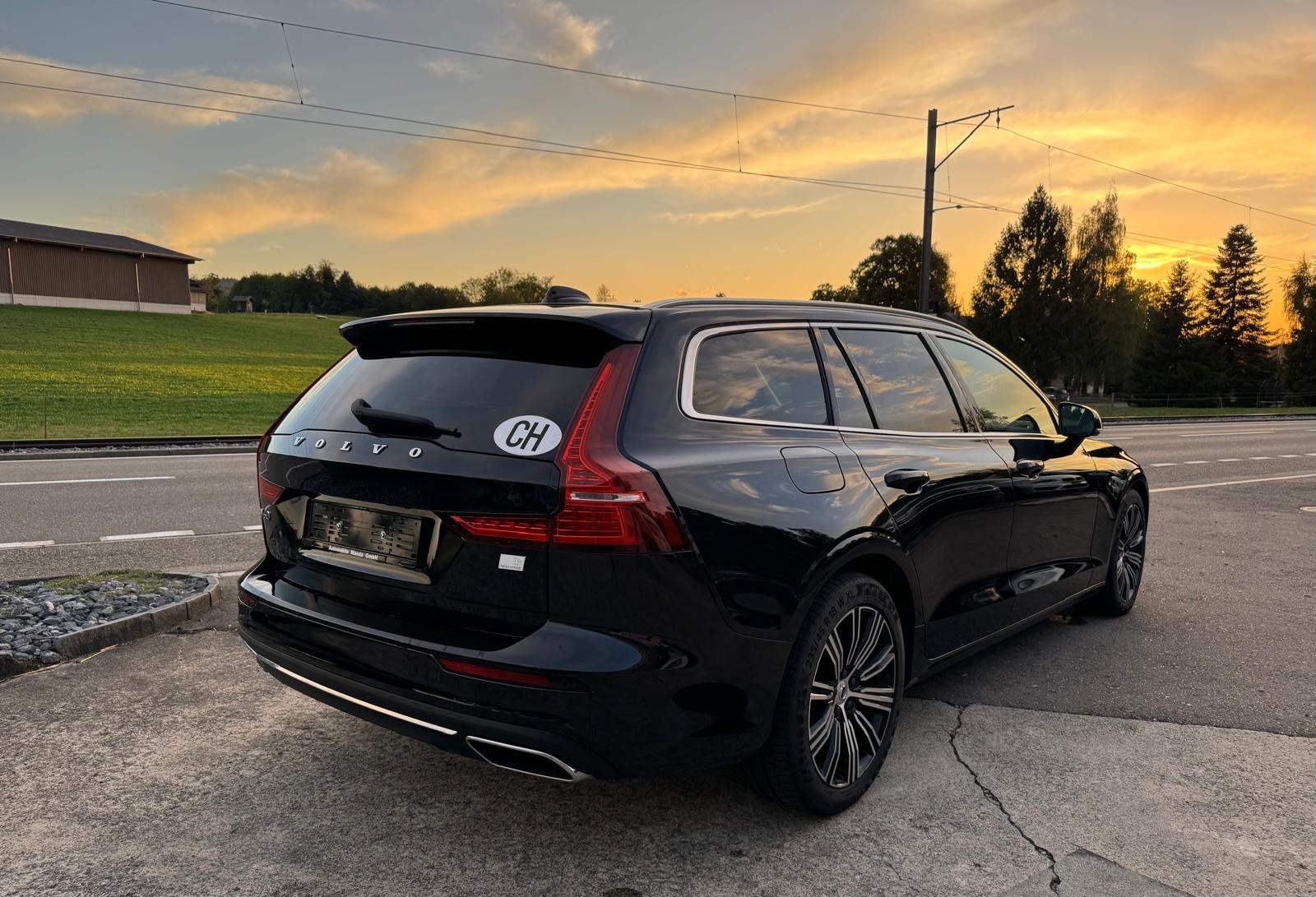 VOLVO V60 T6 eAWD Twin Engine Business Geartronic-image-2