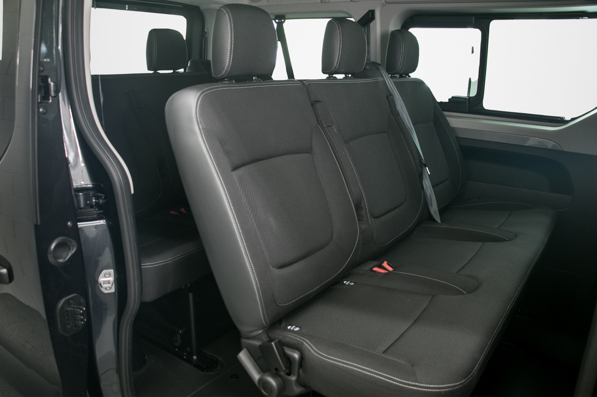 RENAULT Trafic Blue dCi 150 Passenger Techno-image-9