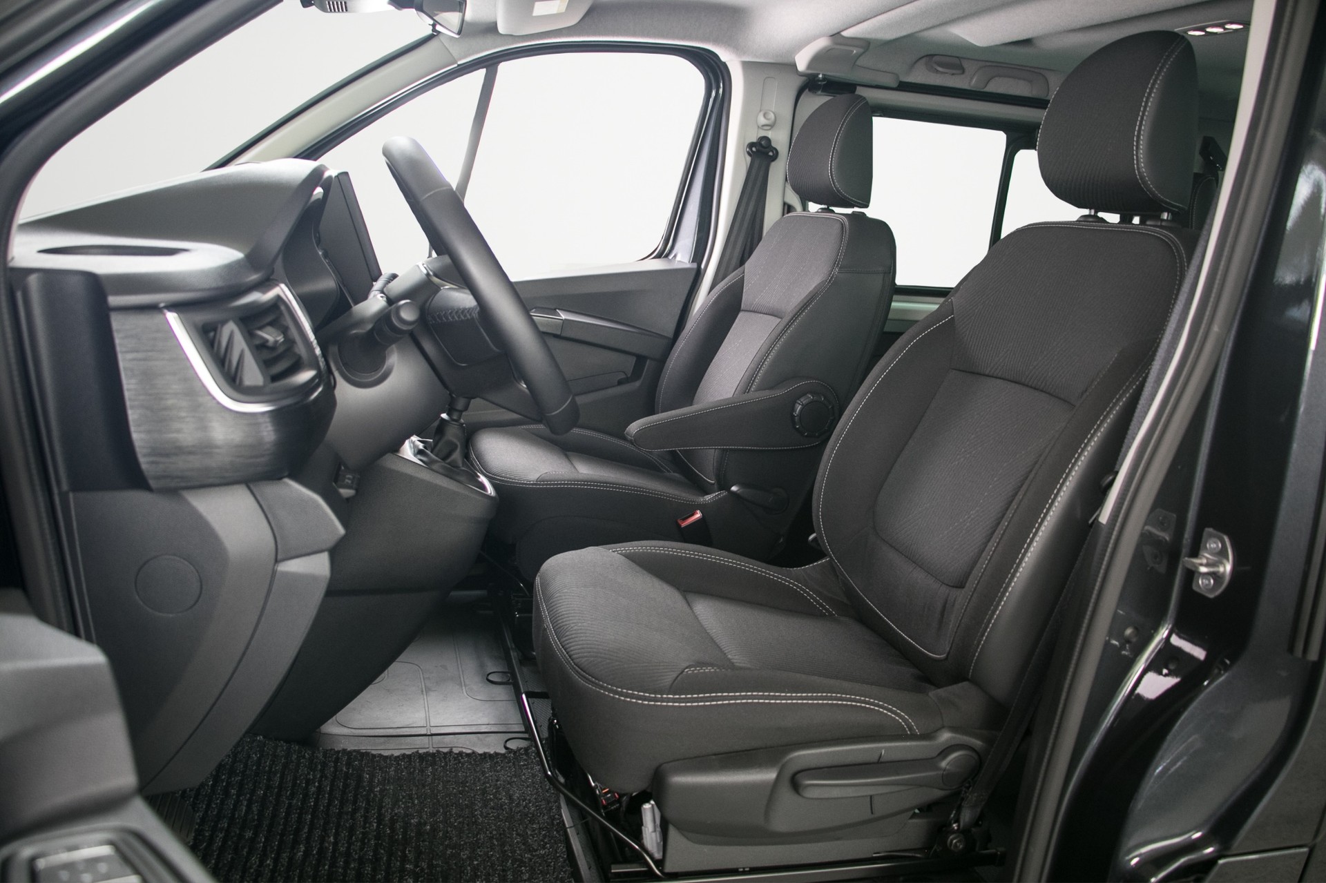 RENAULT Trafic Blue dCi 150 Passenger Techno-image-8