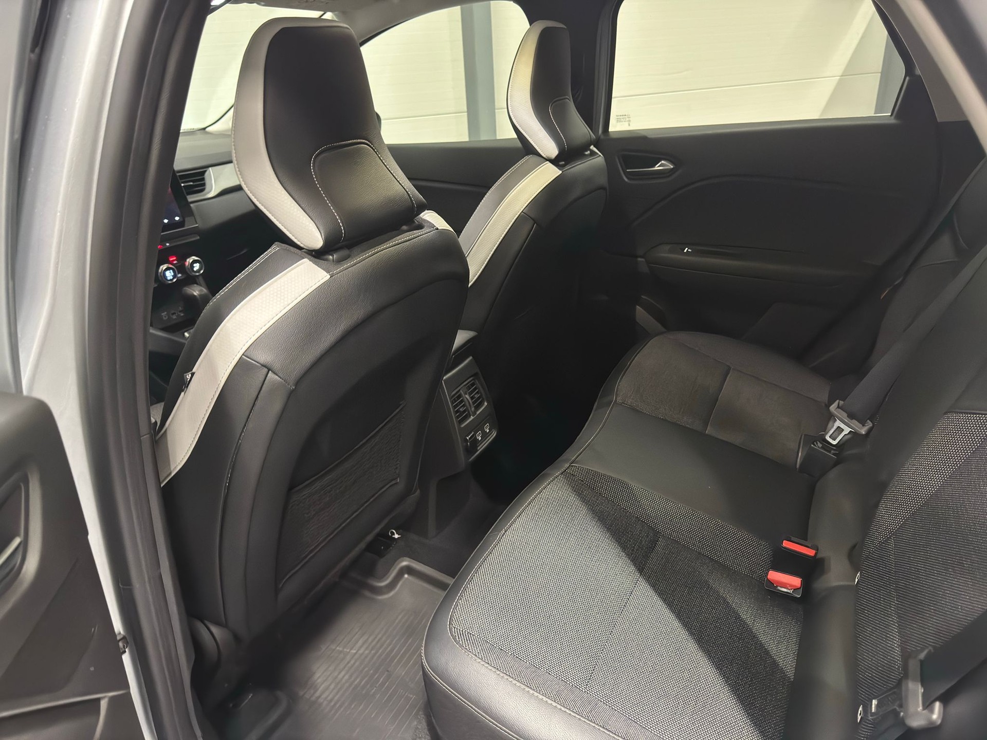 RENAULT Captur 1.3 TCe 140 techno EDC-image-12