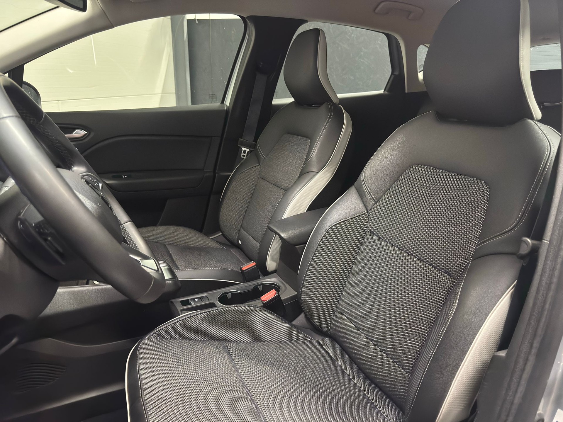 RENAULT Captur 1.3 TCe 140 techno EDC-image-9