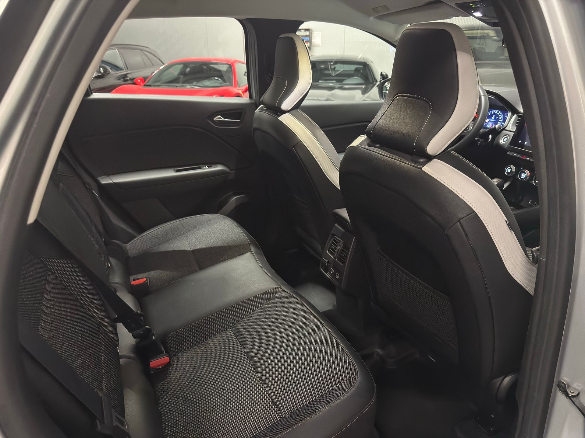 RENAULT Captur 1.3 TCe 140 techno EDC-image-8
