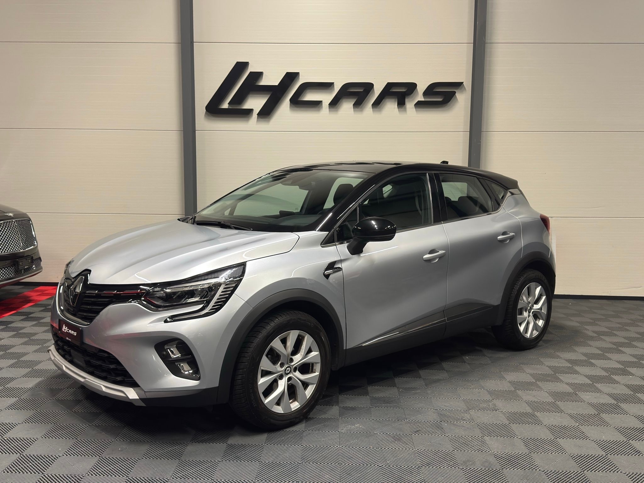 RENAULT Captur 1.3 TCe 140 techno EDC — slika 1