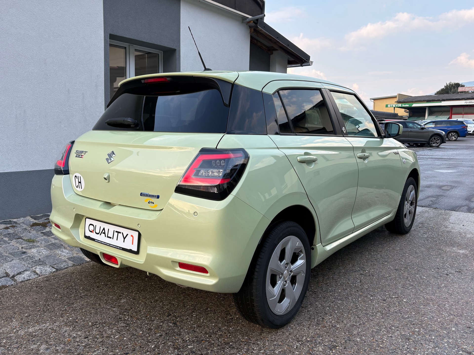 SUZUKI Swift 1.2 1st Edition Top Hybrid 4x4-image-3
