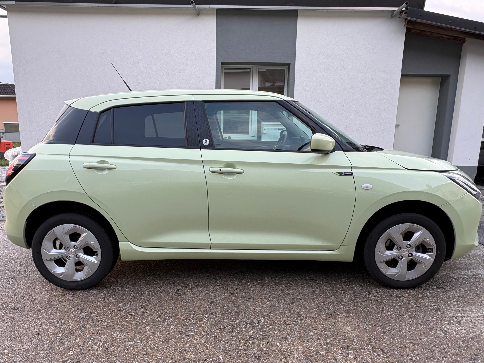 SUZUKI Swift 1.2 1st Edition Top Hybrid 4x4-image-5