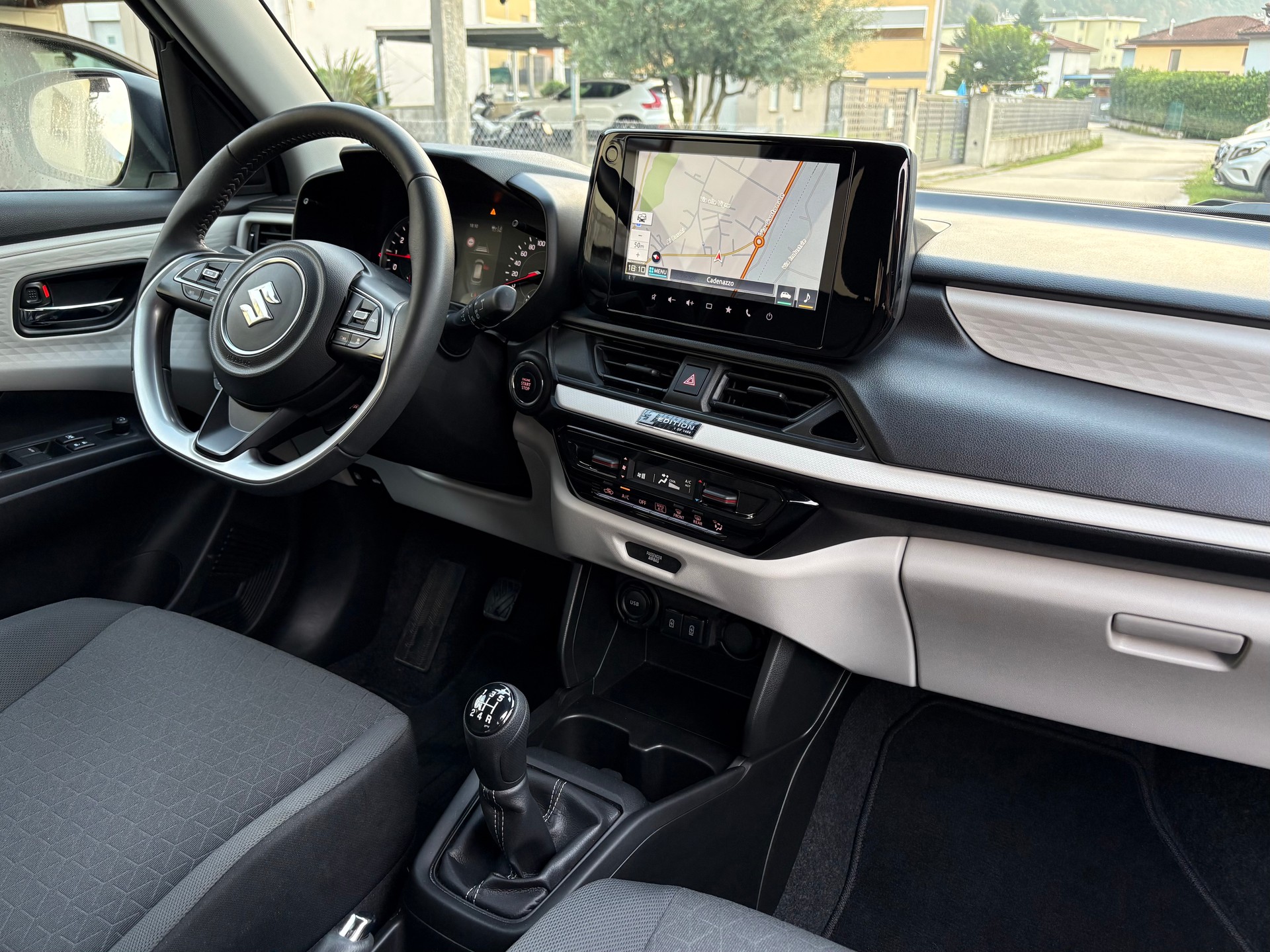 SUZUKI Swift 1.2 1st Edition Top Hybrid 4x4-image-9