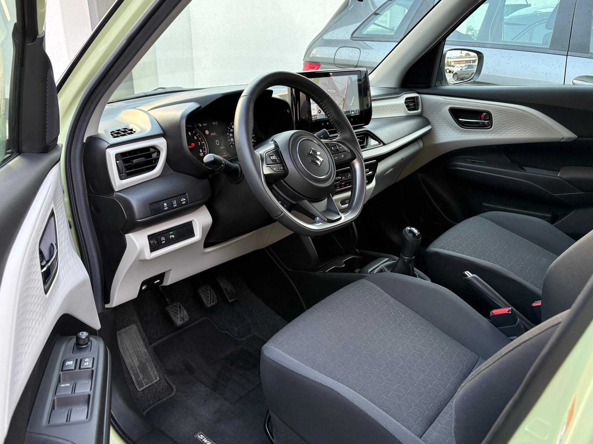 SUZUKI Swift 1.2 1st Edition Top Hybrid 4x4-image-8