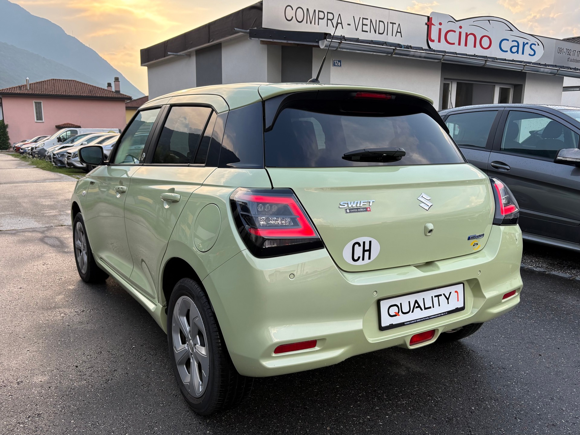 SUZUKI Swift 1.2 1st Edition Top Hybrid 4x4-image-2