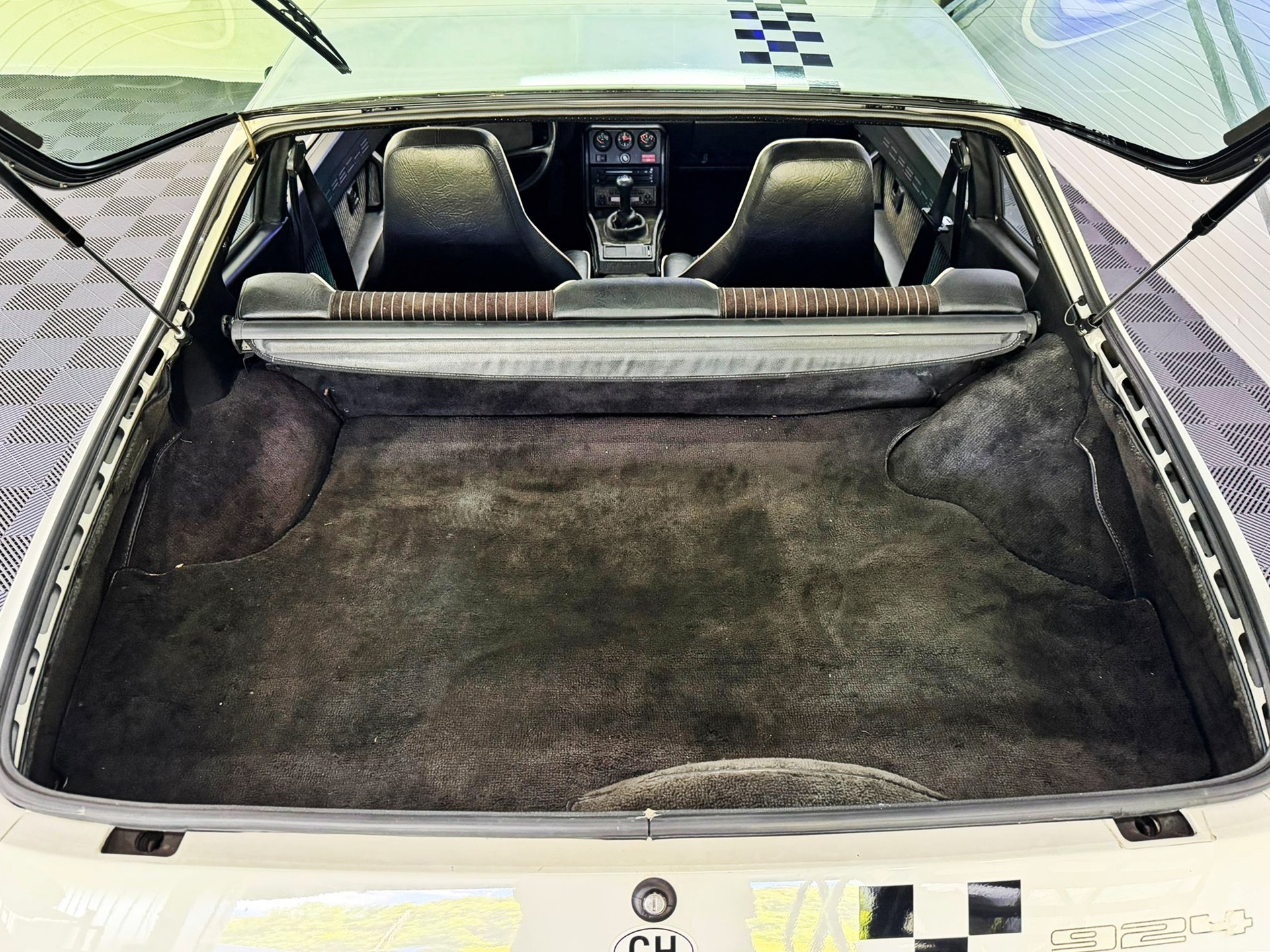 PORSCHE 924Sondermodell LE MANS / Veteranenfahrzeug-image-15