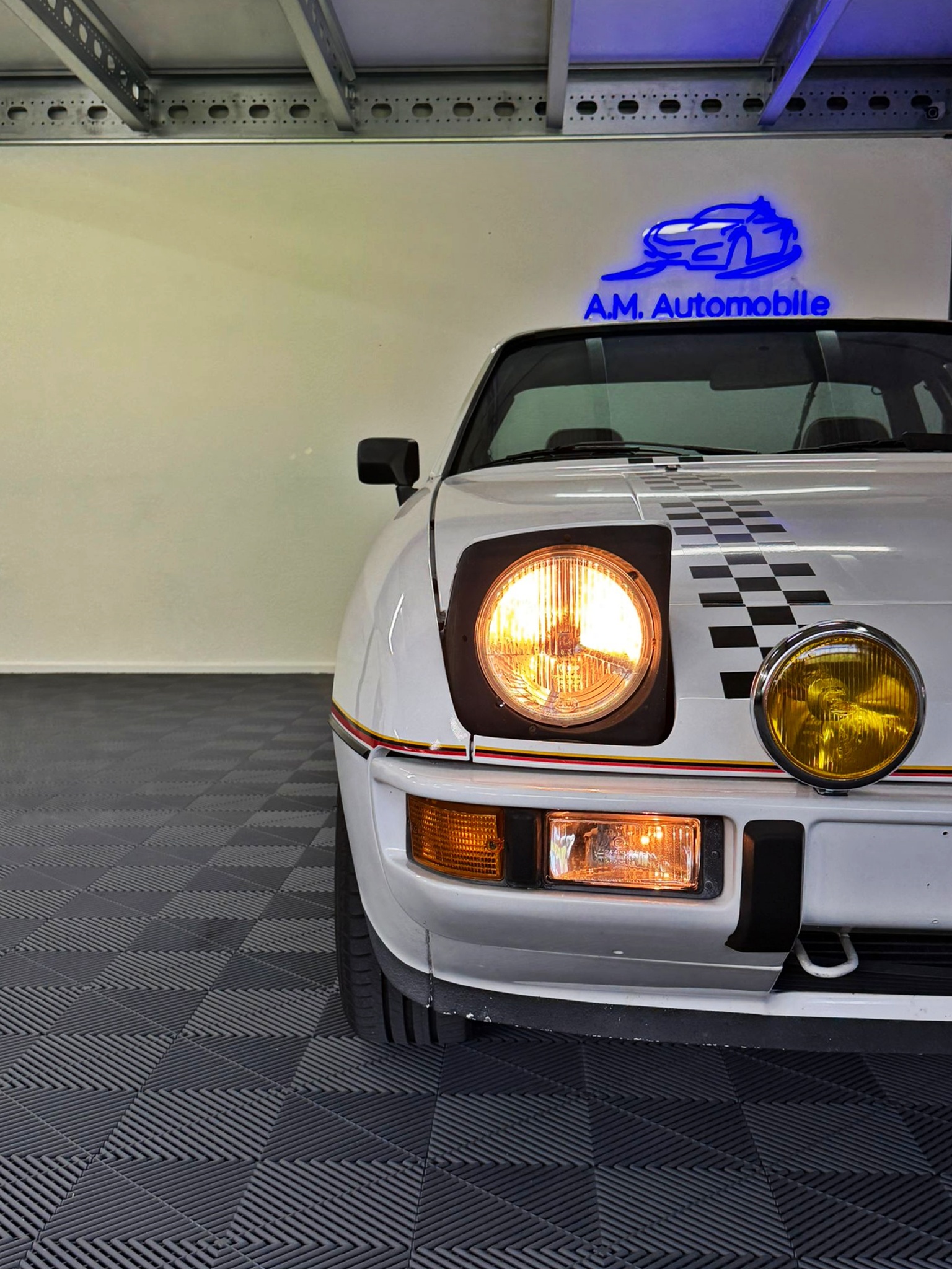 PORSCHE 924Sondermodell LE MANS / Veteranenfahrzeug-showroom-element-2