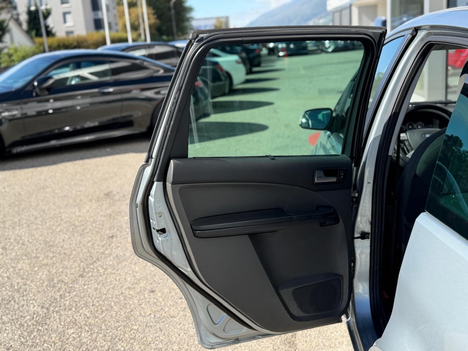 FORD Focus C-Max 2.0 TDCi Ghia-image-9