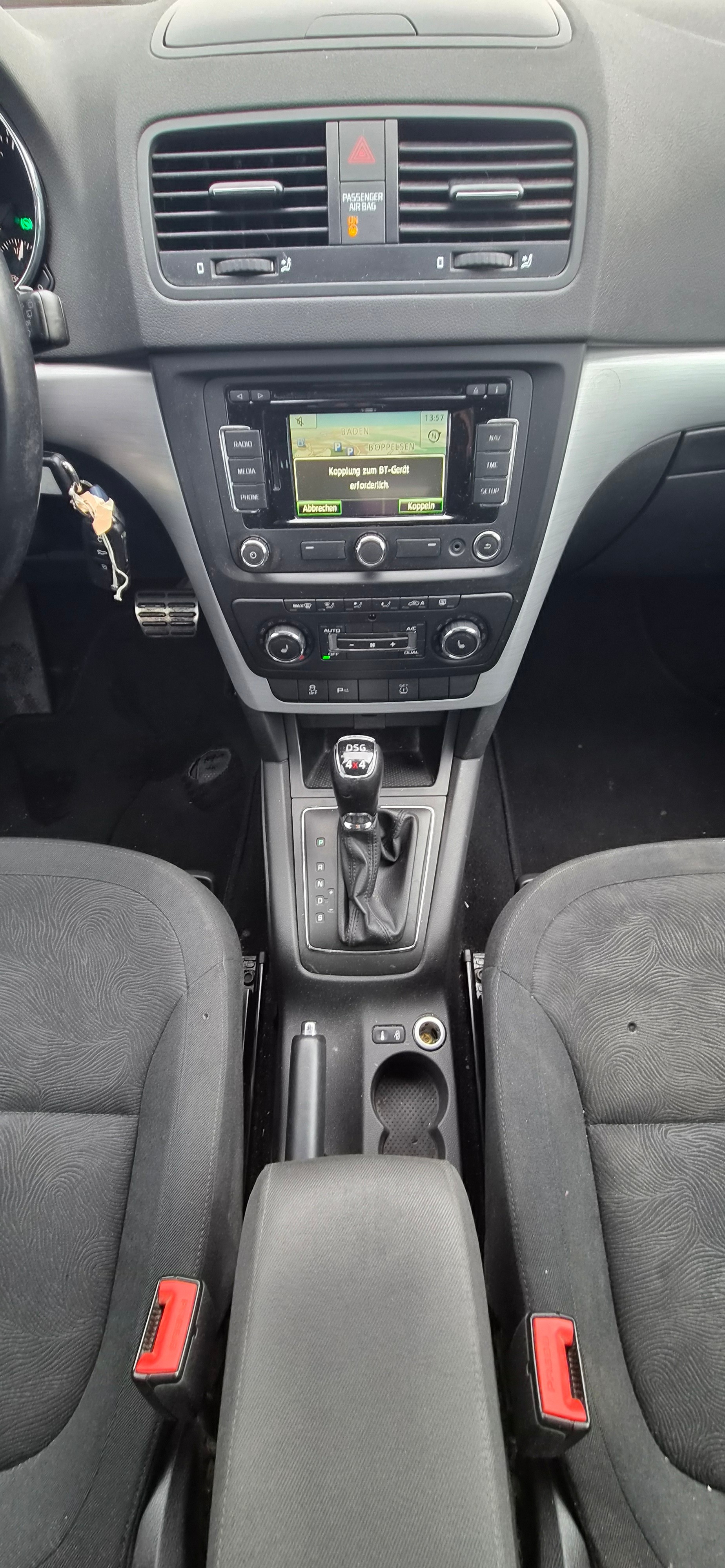 SKODA Yeti 2.0 TDI Ambition 4x4 DSG-image-9