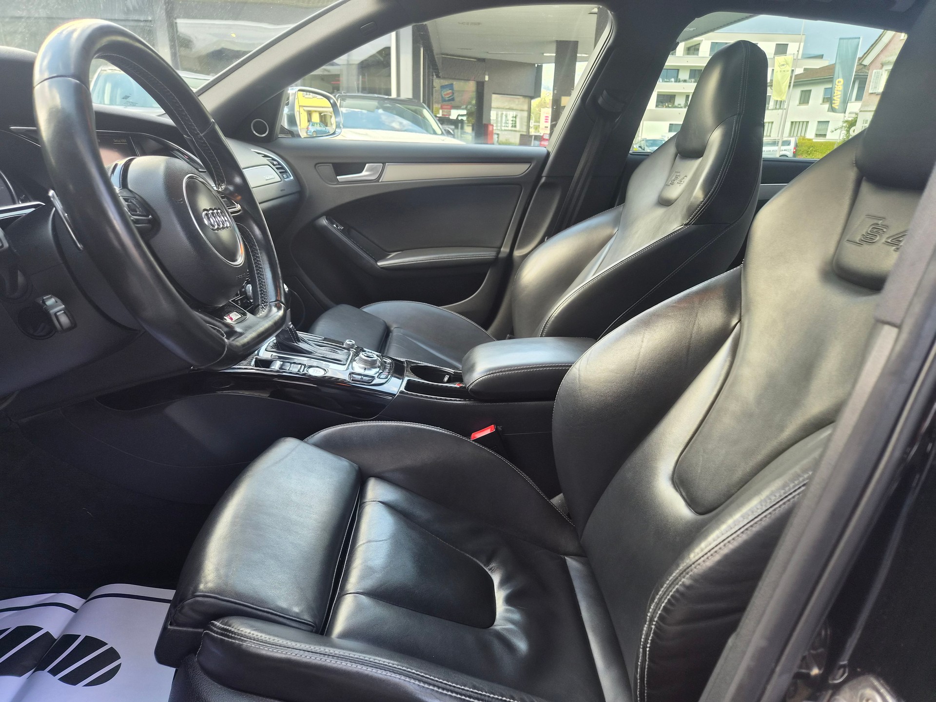 AUDI S4 Avant 3.0 TFSI quattro S-tronic-image-11