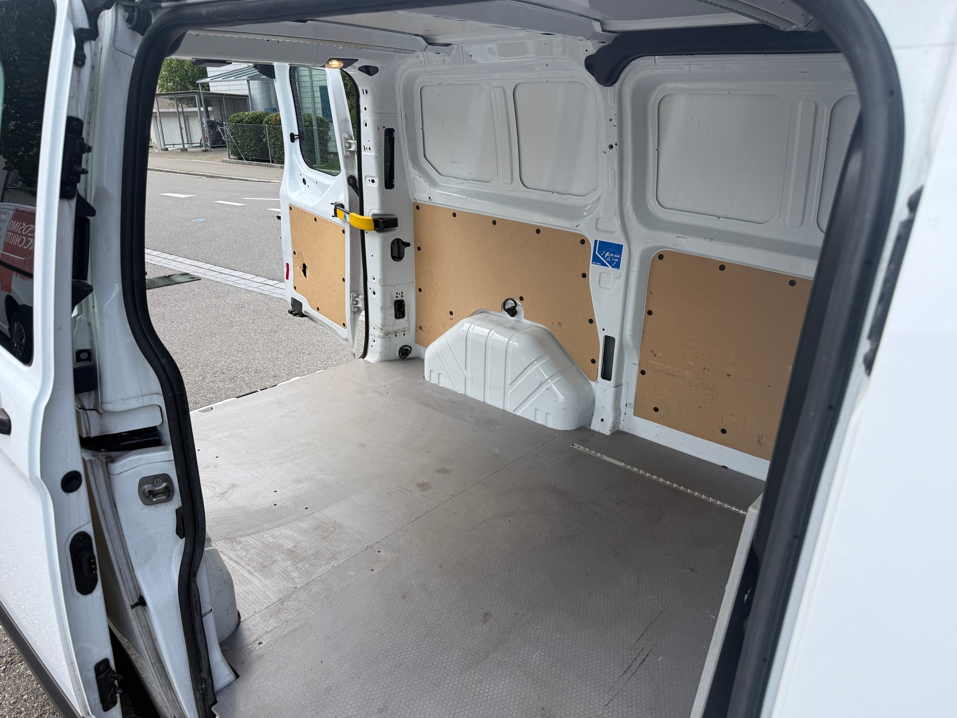 FORD Transit Custom Van 320 L1H1 *Frisch ab MFK bei übergabe*Frisch ab Service*Rückfahrkamera*8Fach Bereift*Navigation*Tempomat*-image-13