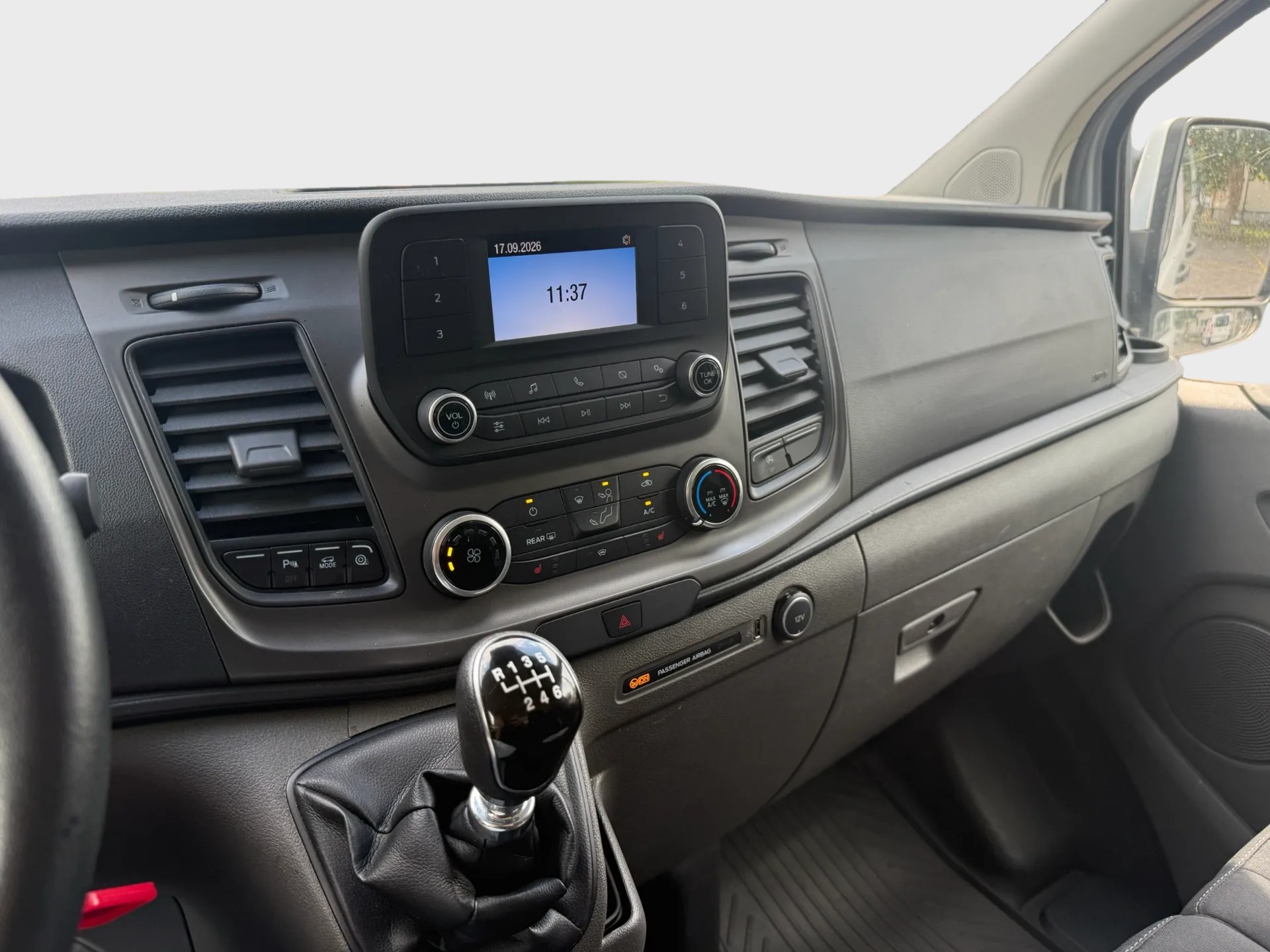 FORD Transit Custom Van 320 L1H1 *Frisch ab MFK bei übergabe*Frisch ab Service*Rückfahrkamera*8Fach Bereift*Navigation*Tempomat*-image-9