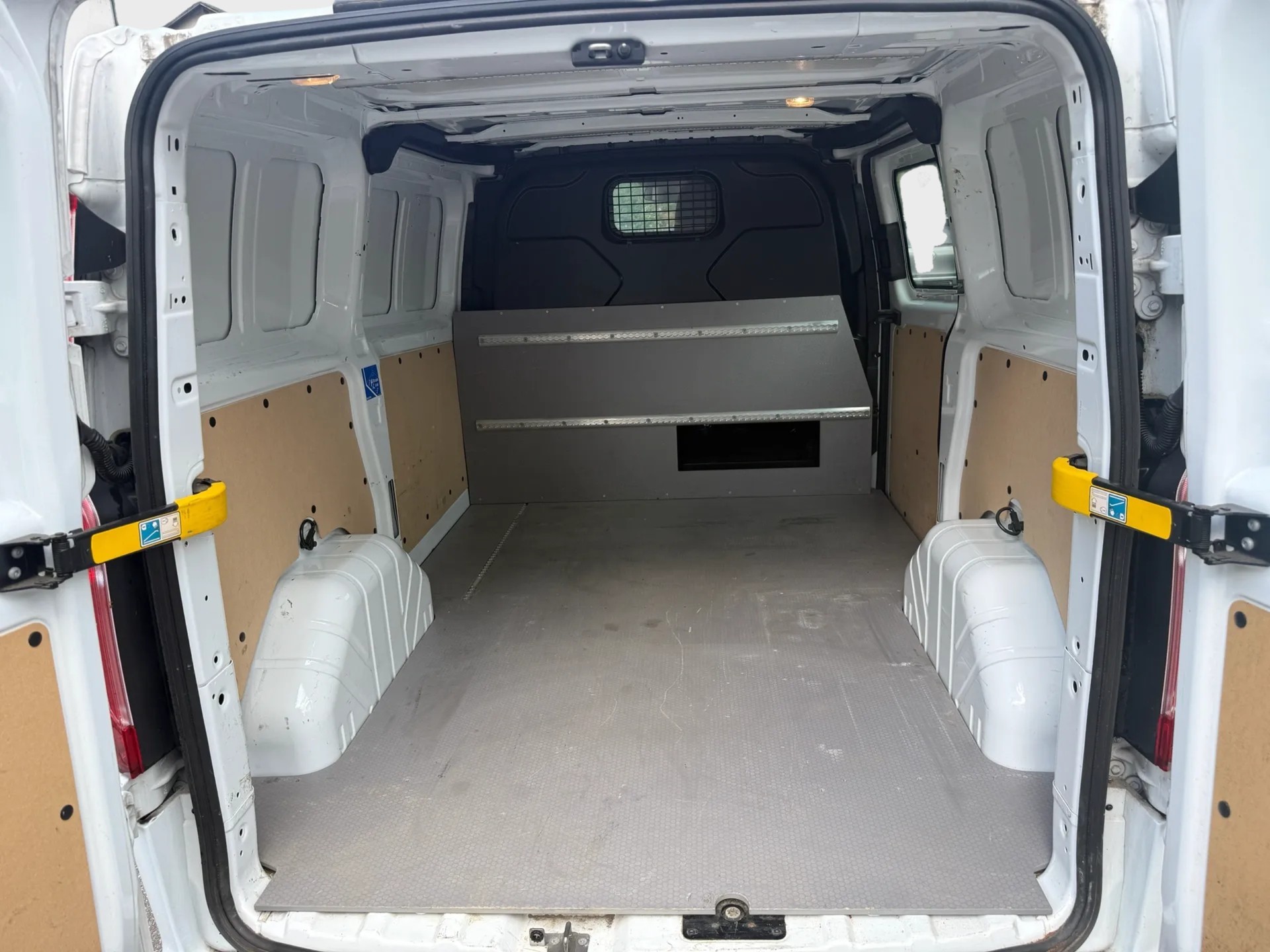 FORD Transit Custom Van 320 L1H1 *Frisch ab MFK bei übergabe*Frisch ab Service*Rückfahrkamera*8Fach Bereift*Navigation*Tempomat*-image-14