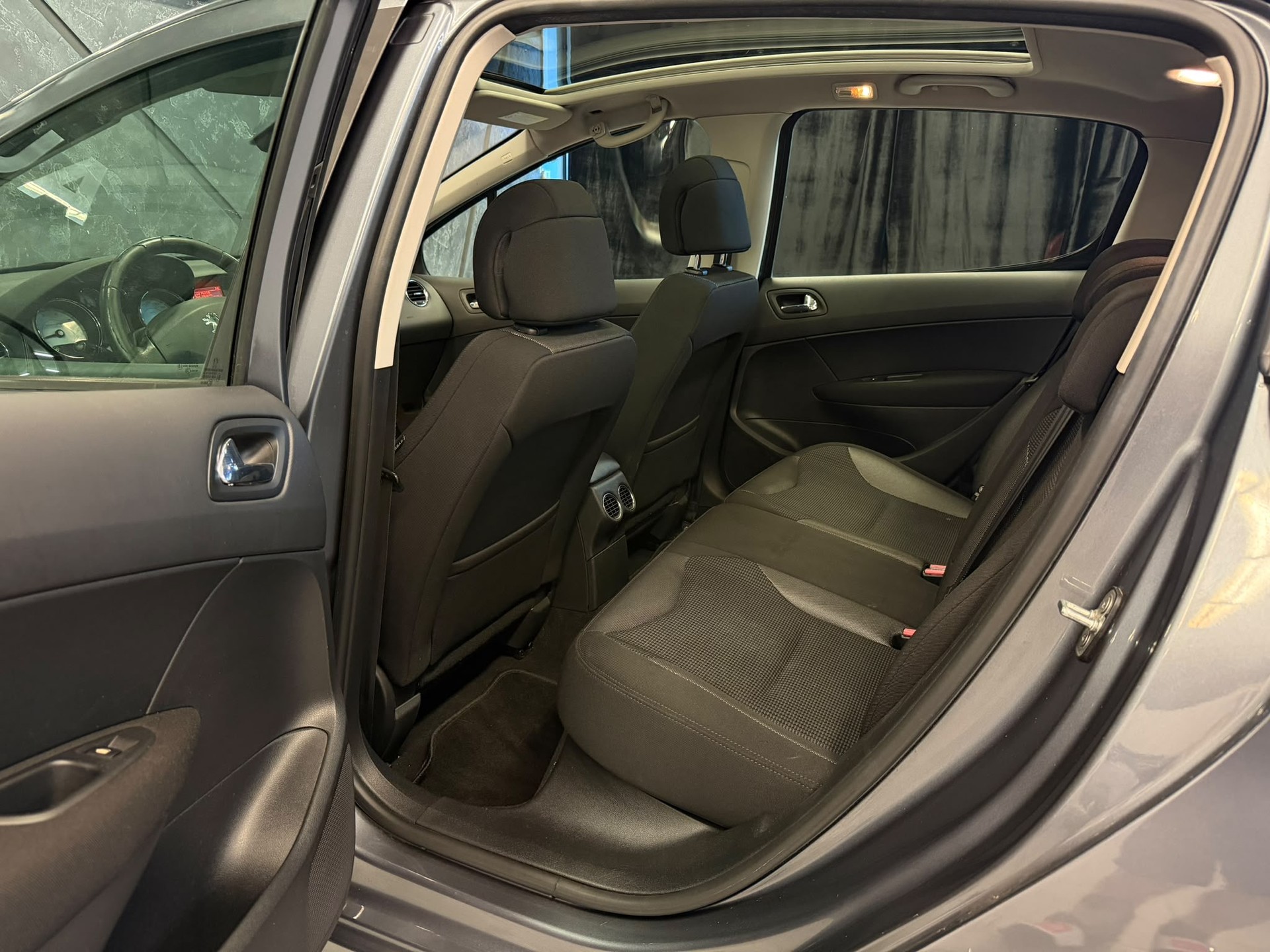 PEUGEOT 308 1.6 16V T Sport Pack Automatic-image-10